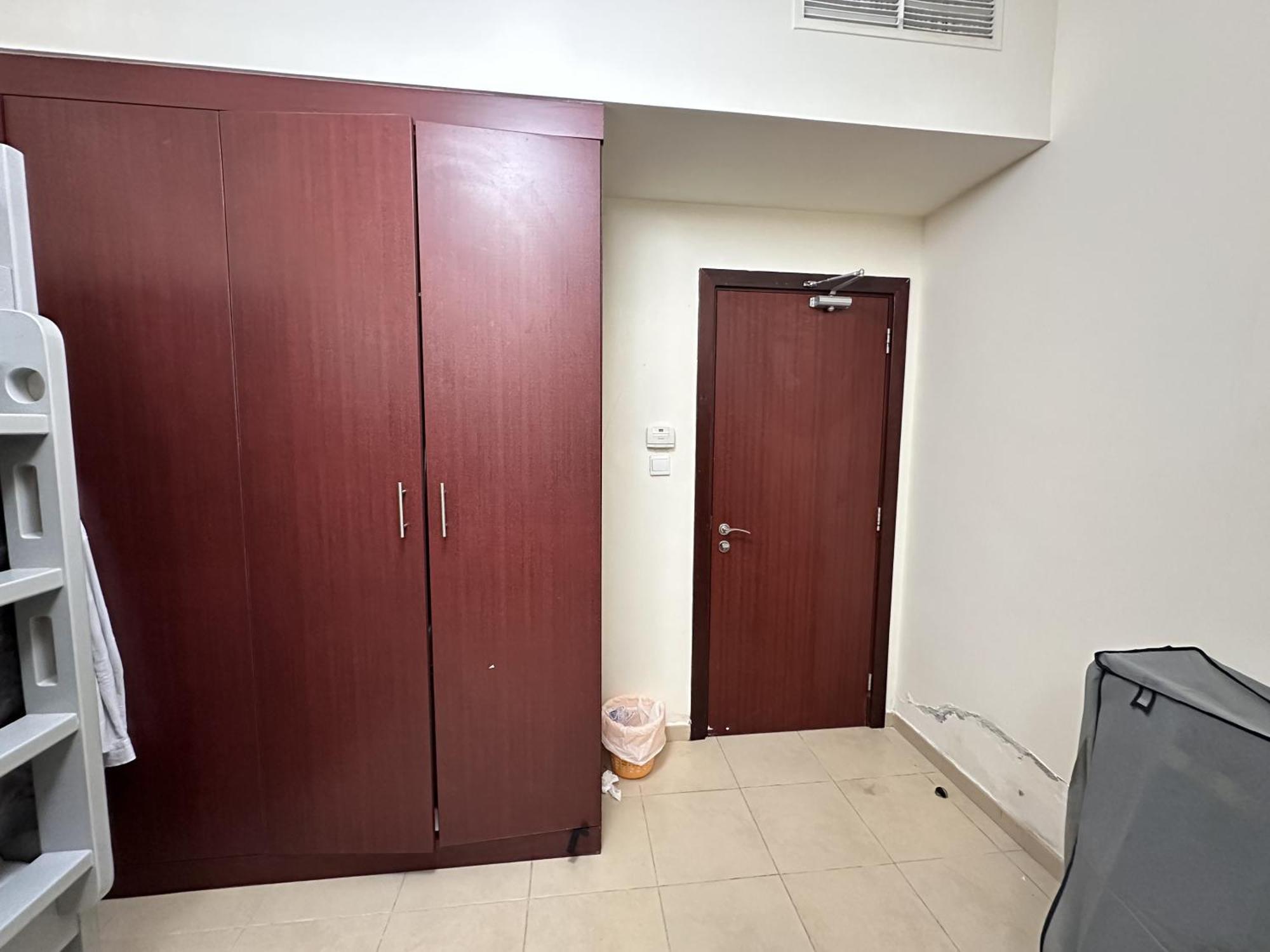 Sea Breeze Jbr Capsule hotel *