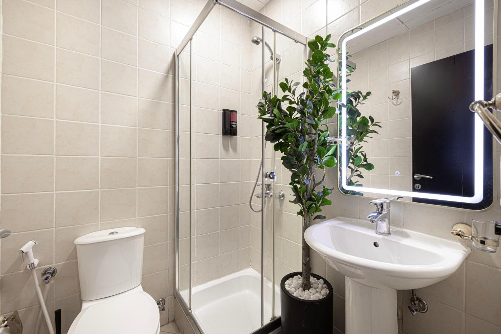 With Private Pool & Huge Terrace Overlooking The Marina Holiday home