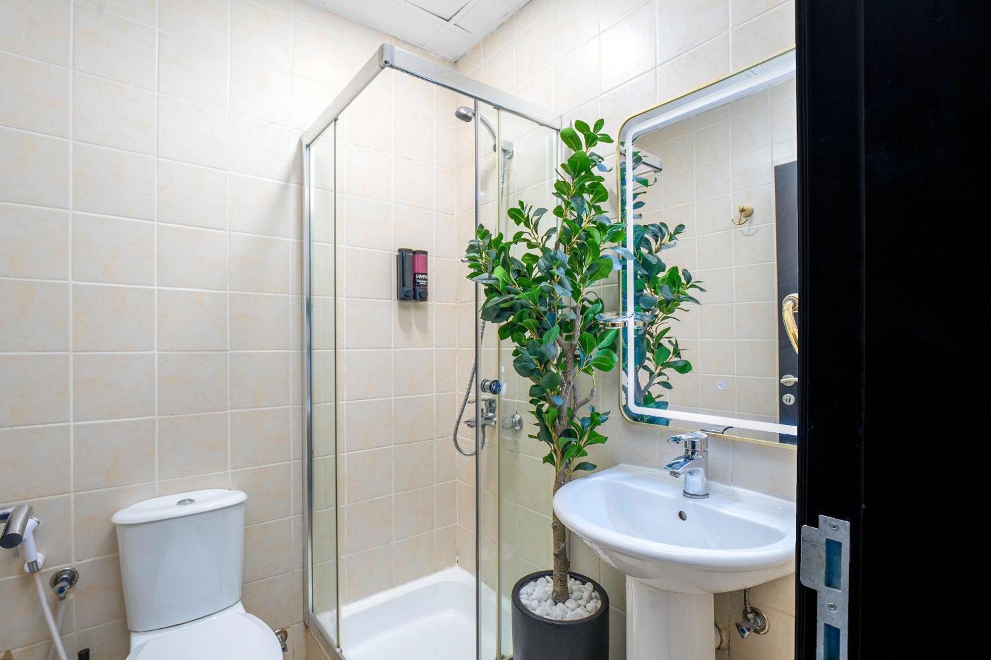 With Private Pool & Huge Terrace Overlooking The Marina Holiday home *