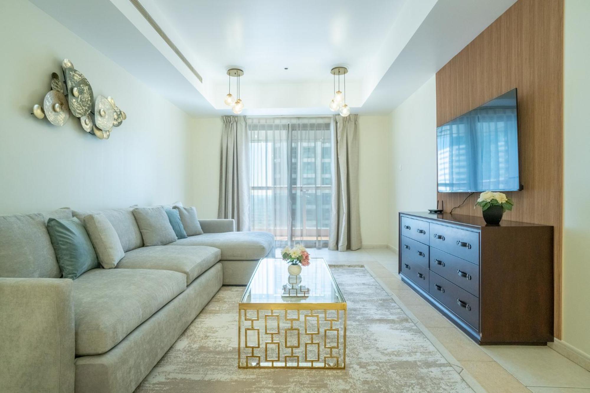 Cozy One-bedroom In Marina Apartment *