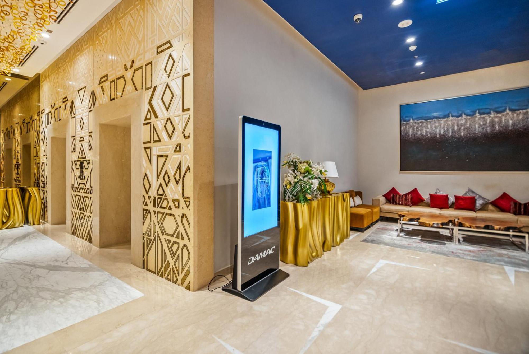 Stylish Business Bay With Canal View