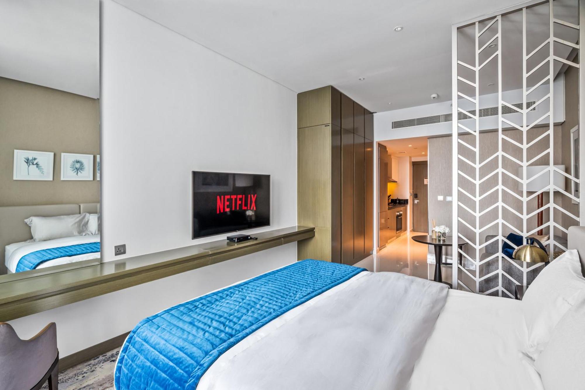Stylish Business Bay With Canal View Apartment