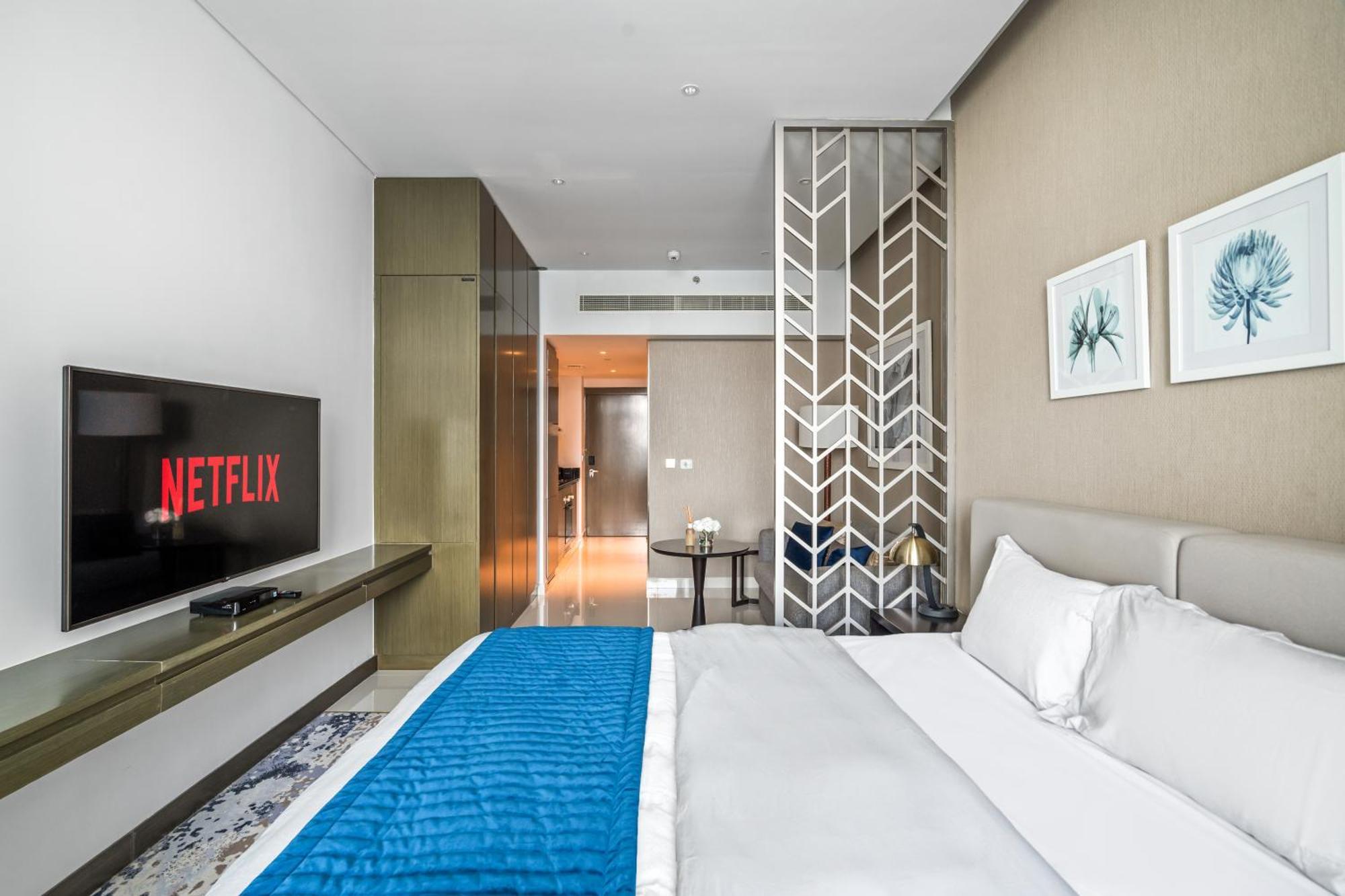 Stylish Business Bay With Canal View Apartment *