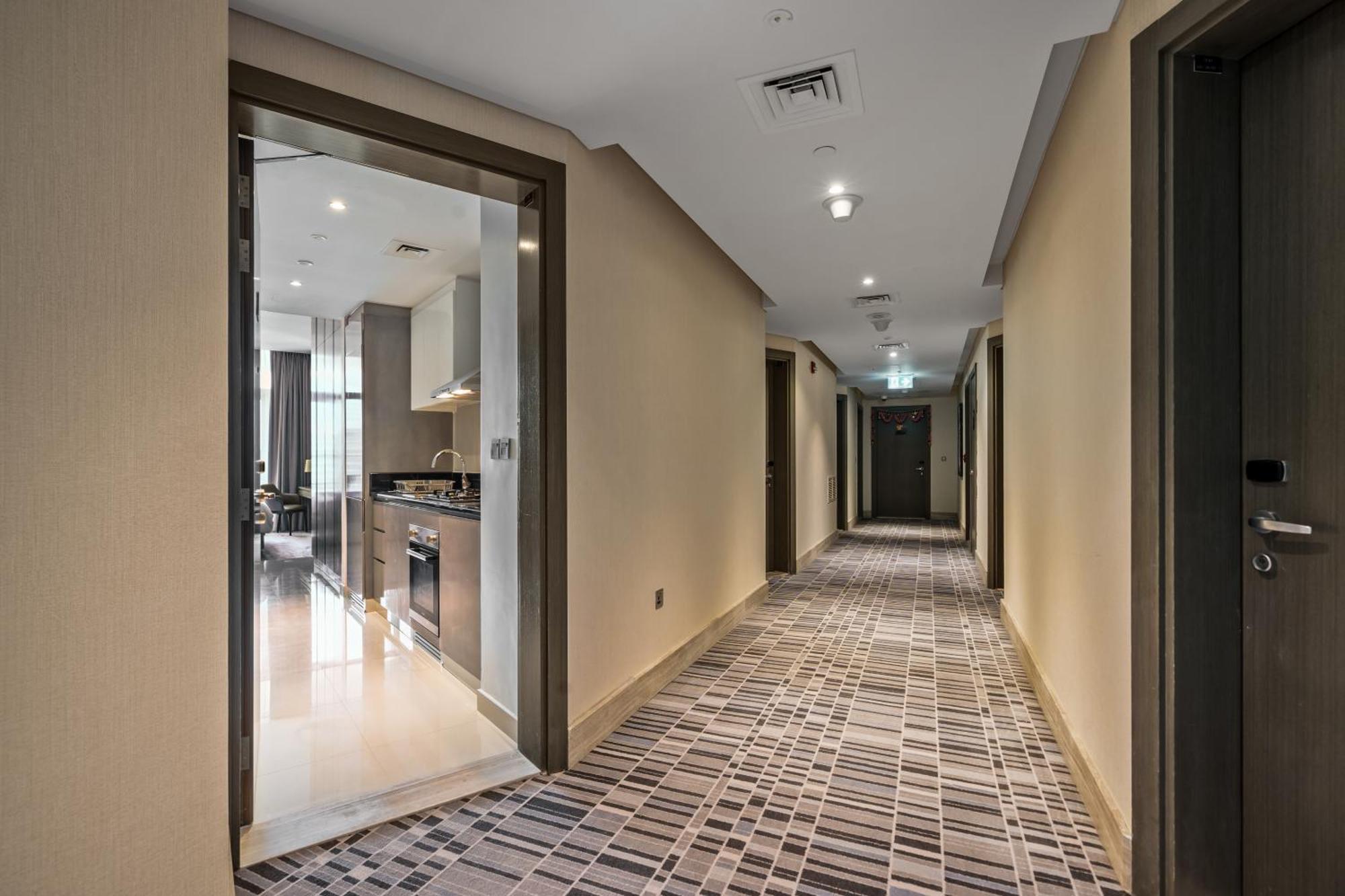 Stylish Business Bay With Canal View