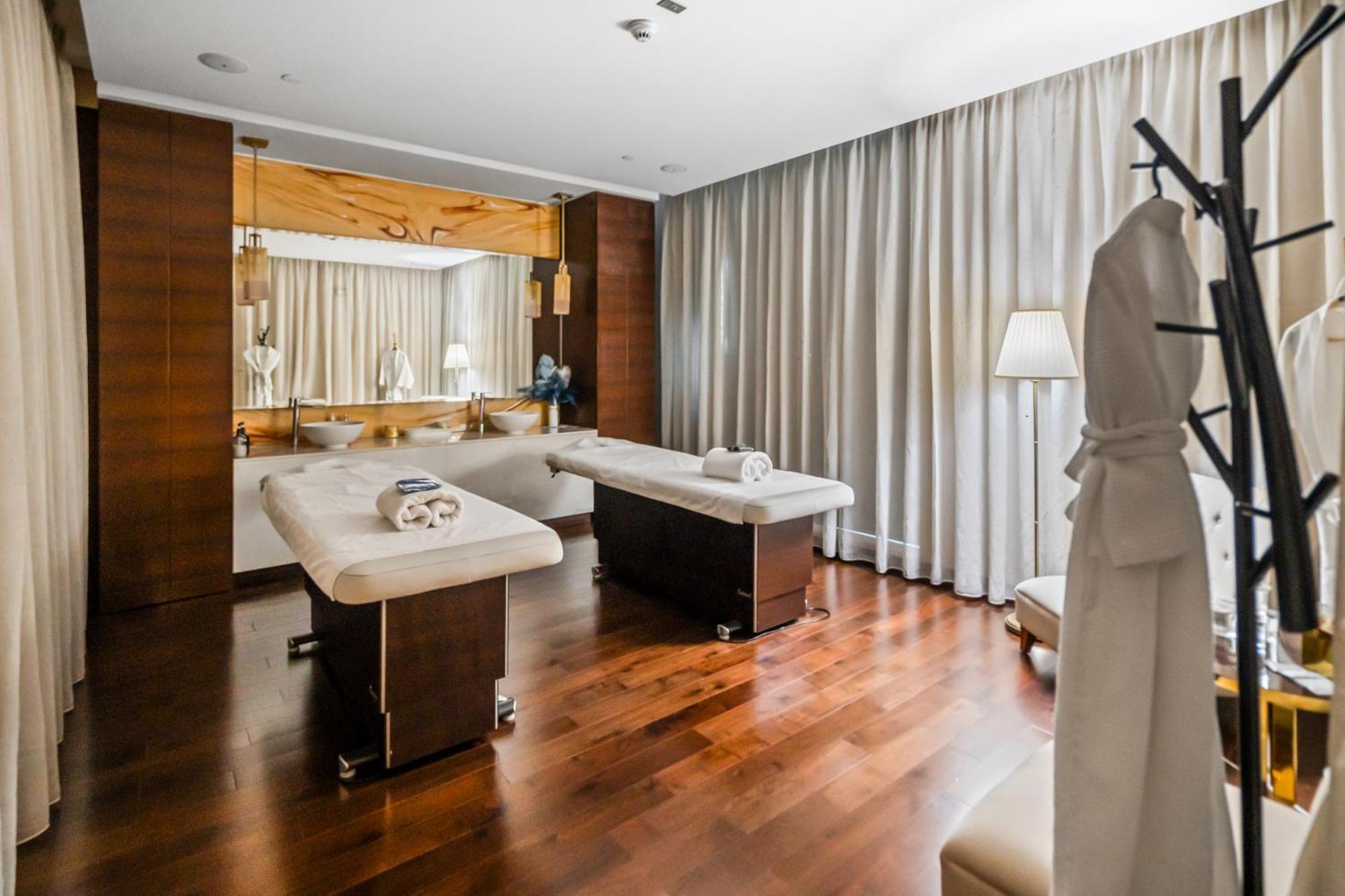 Stylish Business Bay With Canal View Apartment *