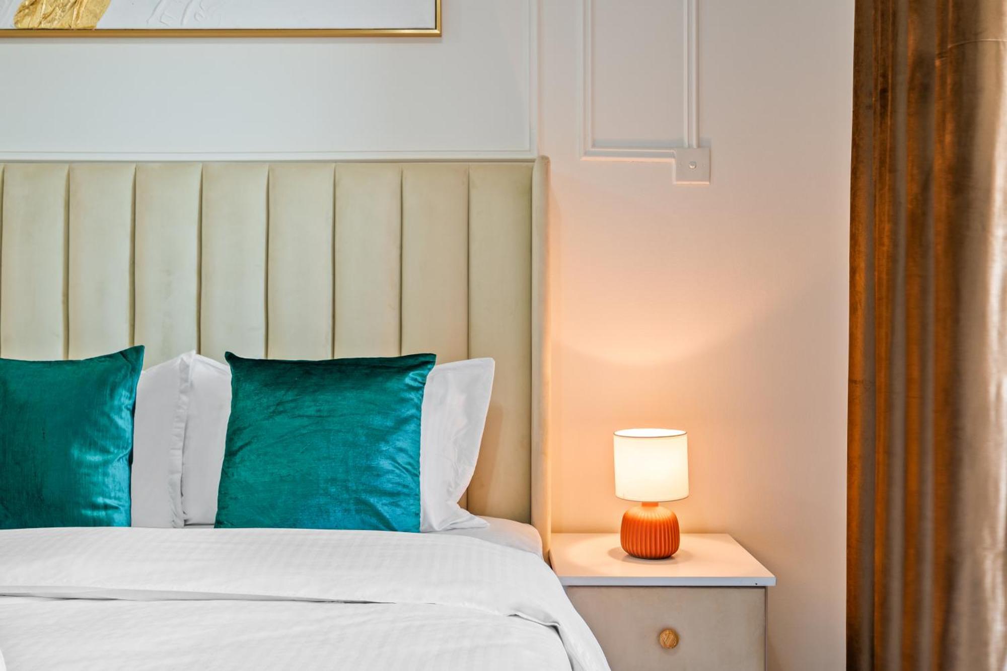 Apartment Chic Near Discovery Gardens Attractions Dubai