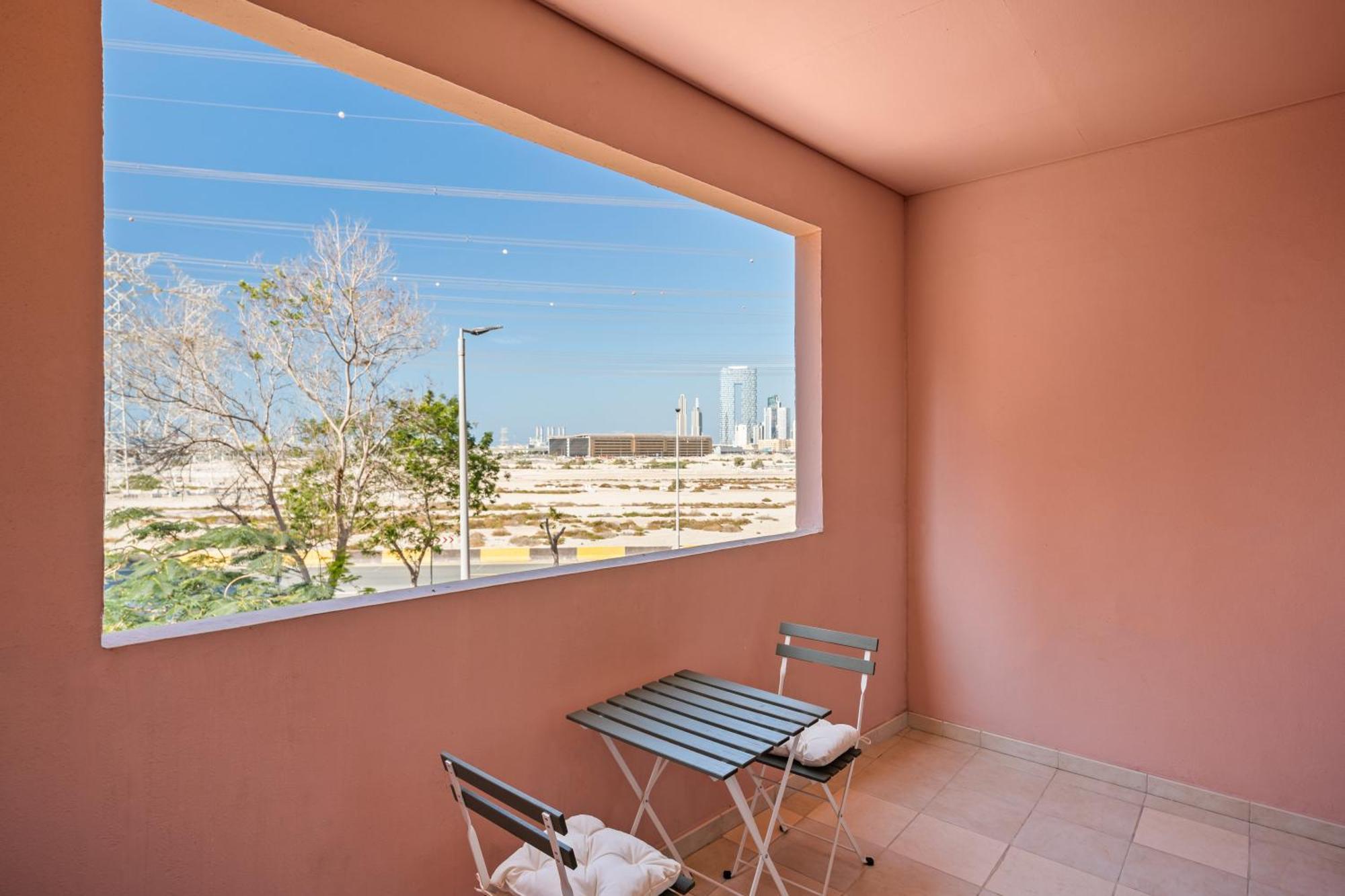 Chic Near Discovery Gardens Attractions Apartment