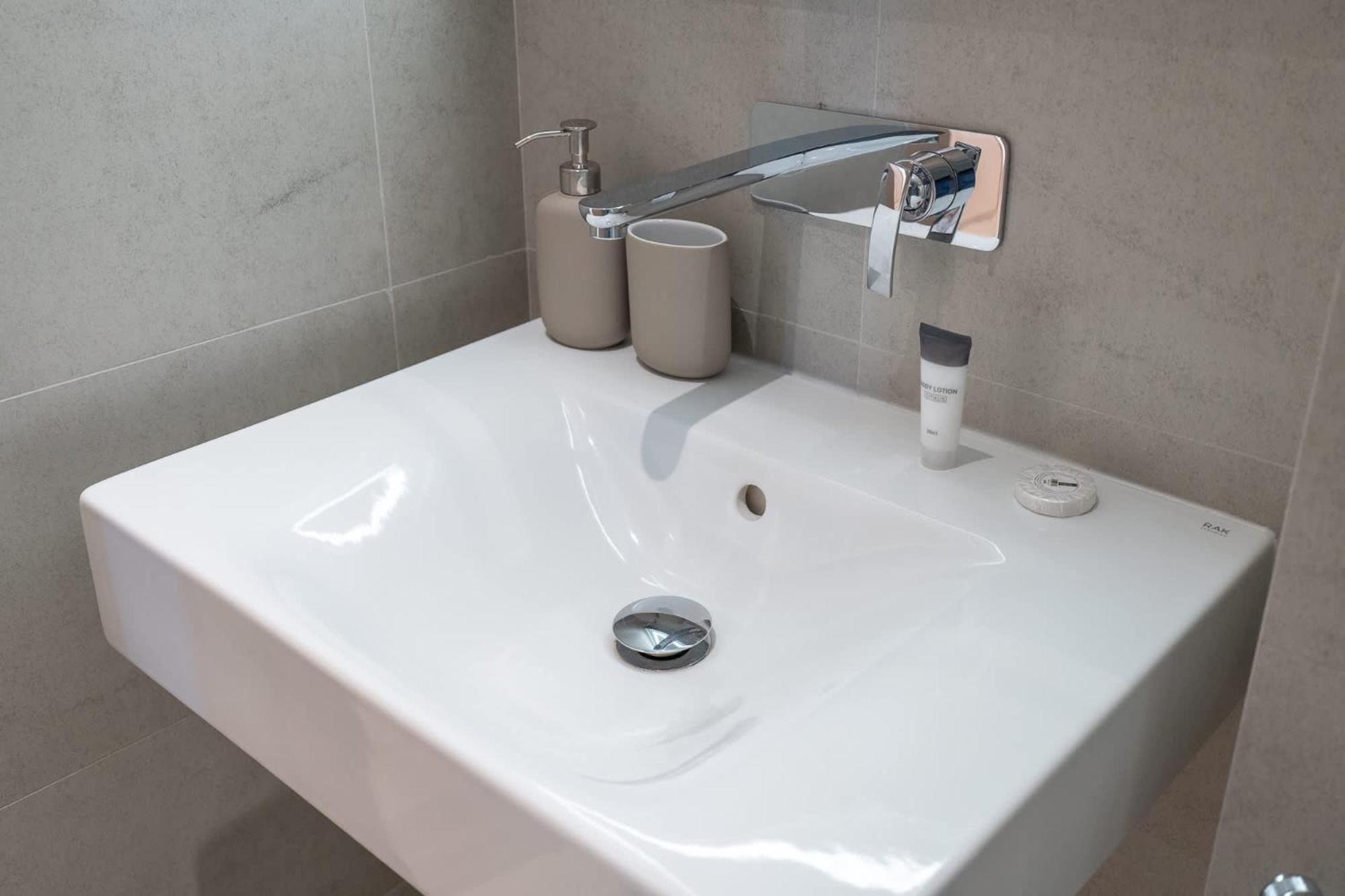 Apartment Stylish, Minimalist 2-bedroom In Jumeirah Village Circle *
