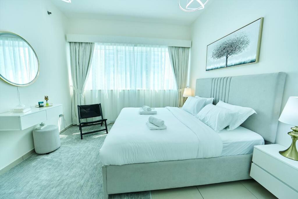 Svizona's 2br In Marina Apartment