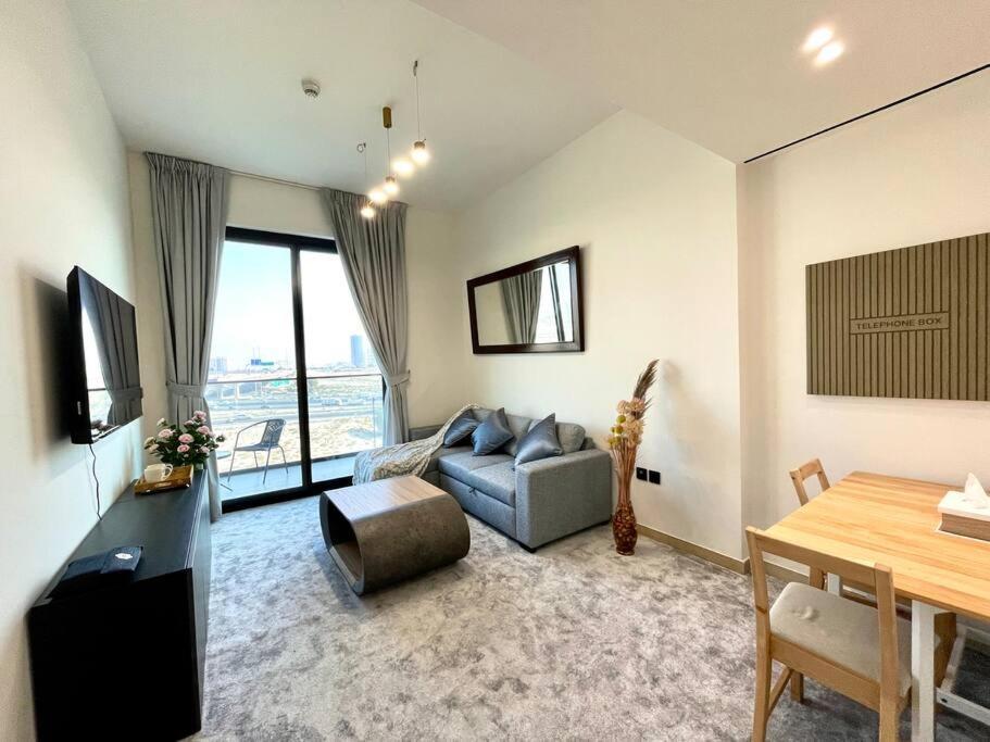 Cozy In Jvc, Apartment