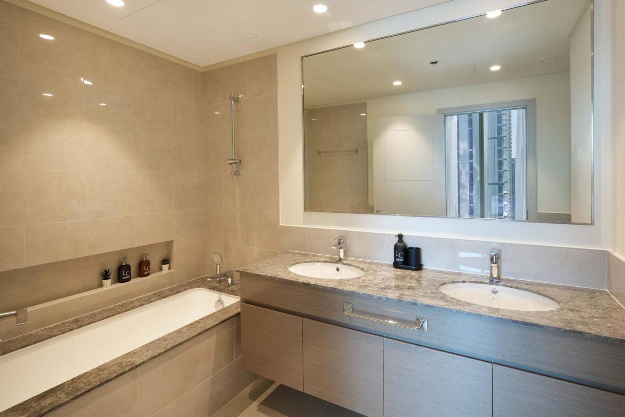 Apartment Chic 2-bedroom Downtown Gem Dubai