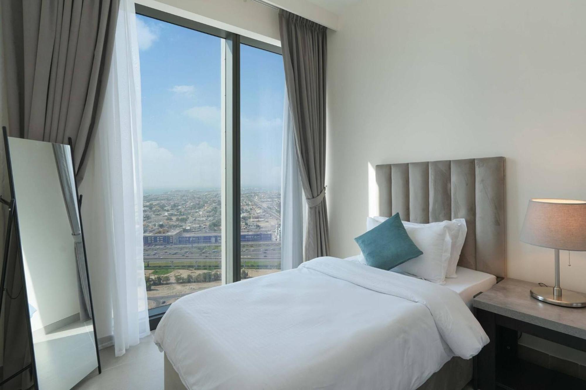 Chic 2-bedroom Downtown Gem *