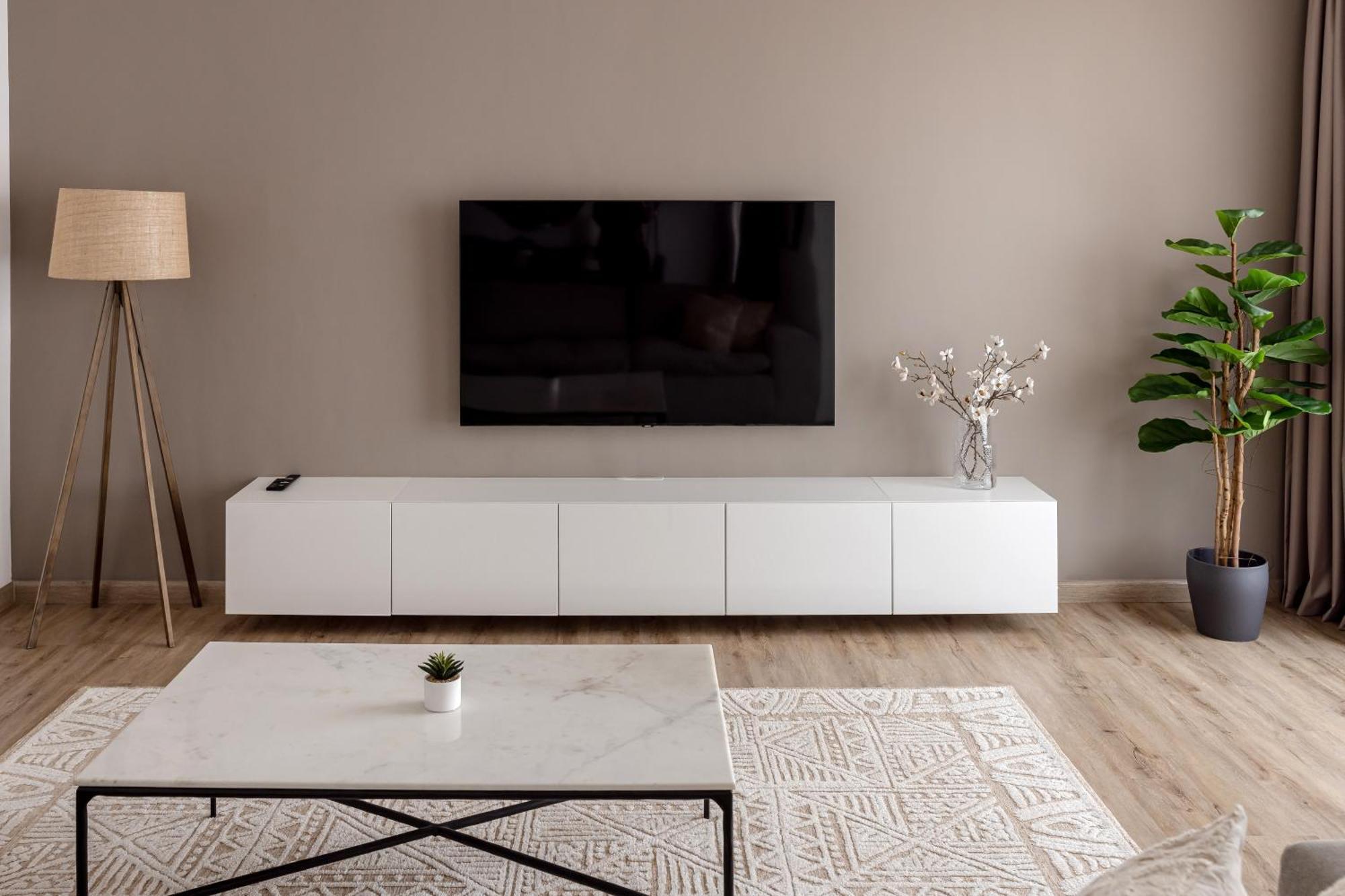 Beautiful And Bright 1 Bedroom Apartment! Sofia ! *