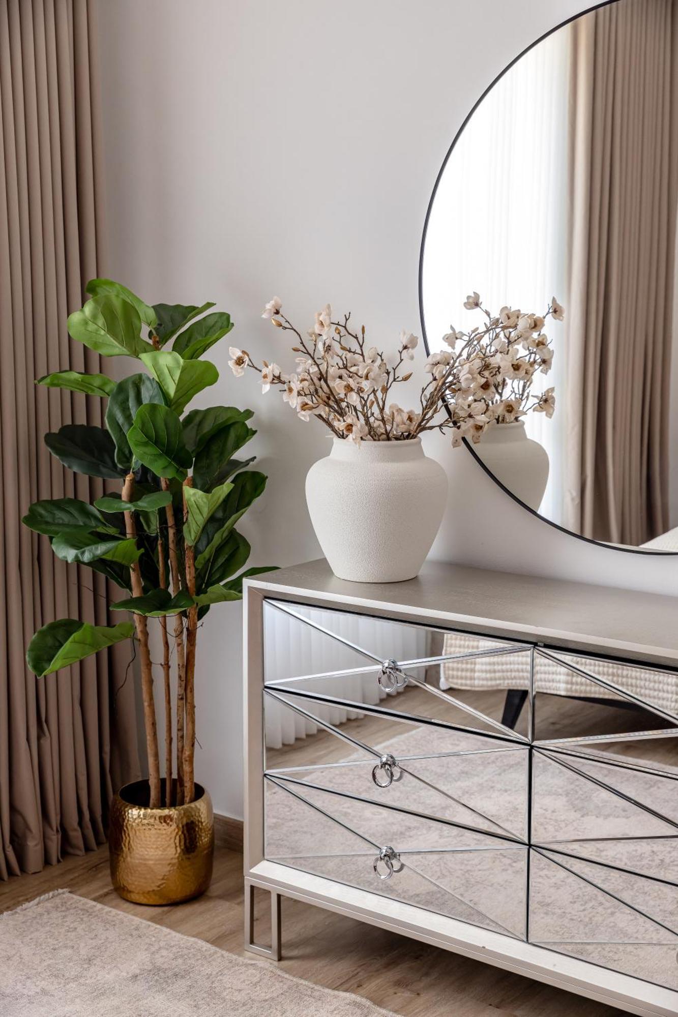 Beautiful And Bright 1 Bedroom Apartment! Sofia ! *