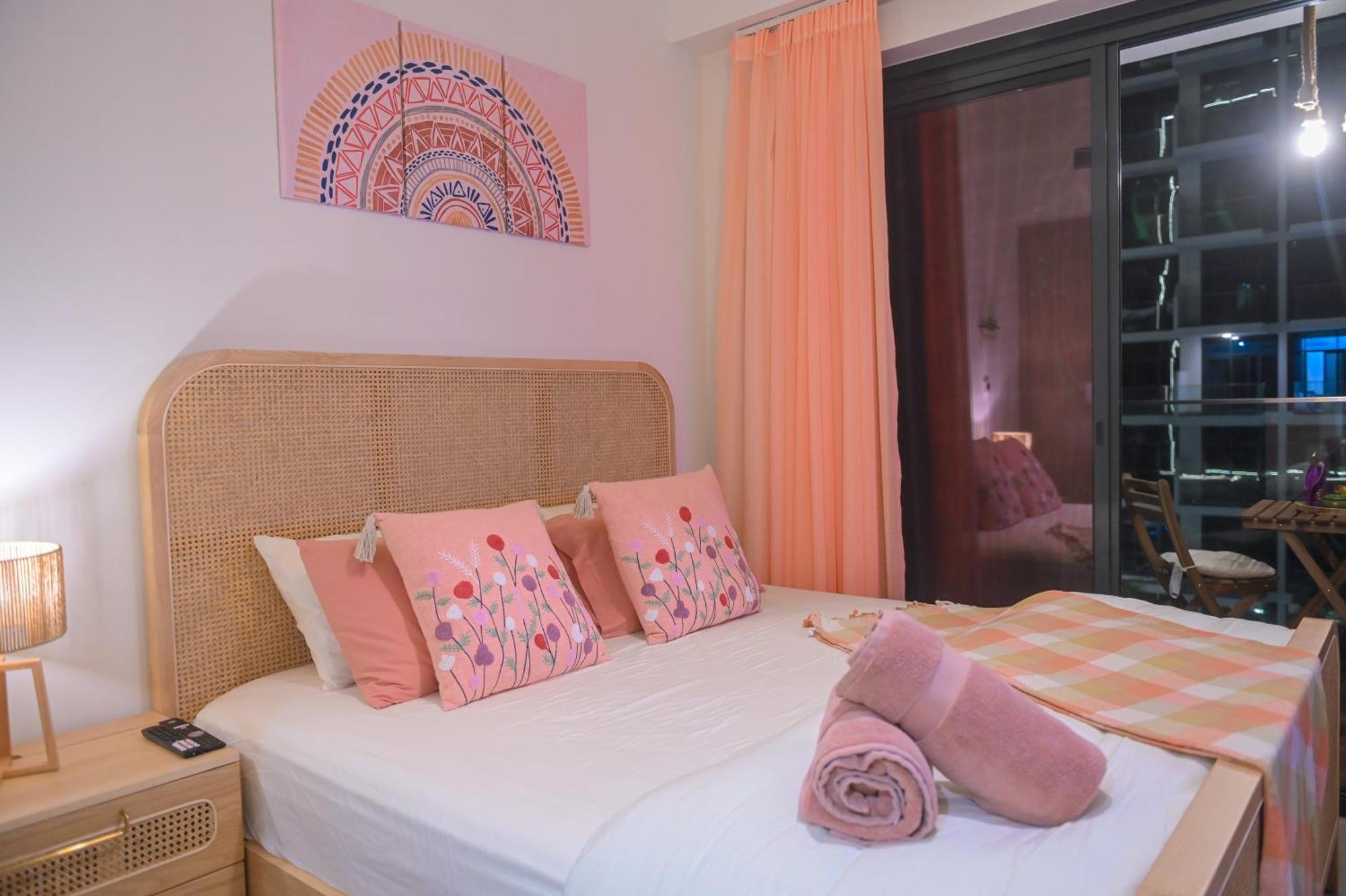 Apartment Urbanhomes - Cozy, Wooden And Travel Eco-friendly Dubai