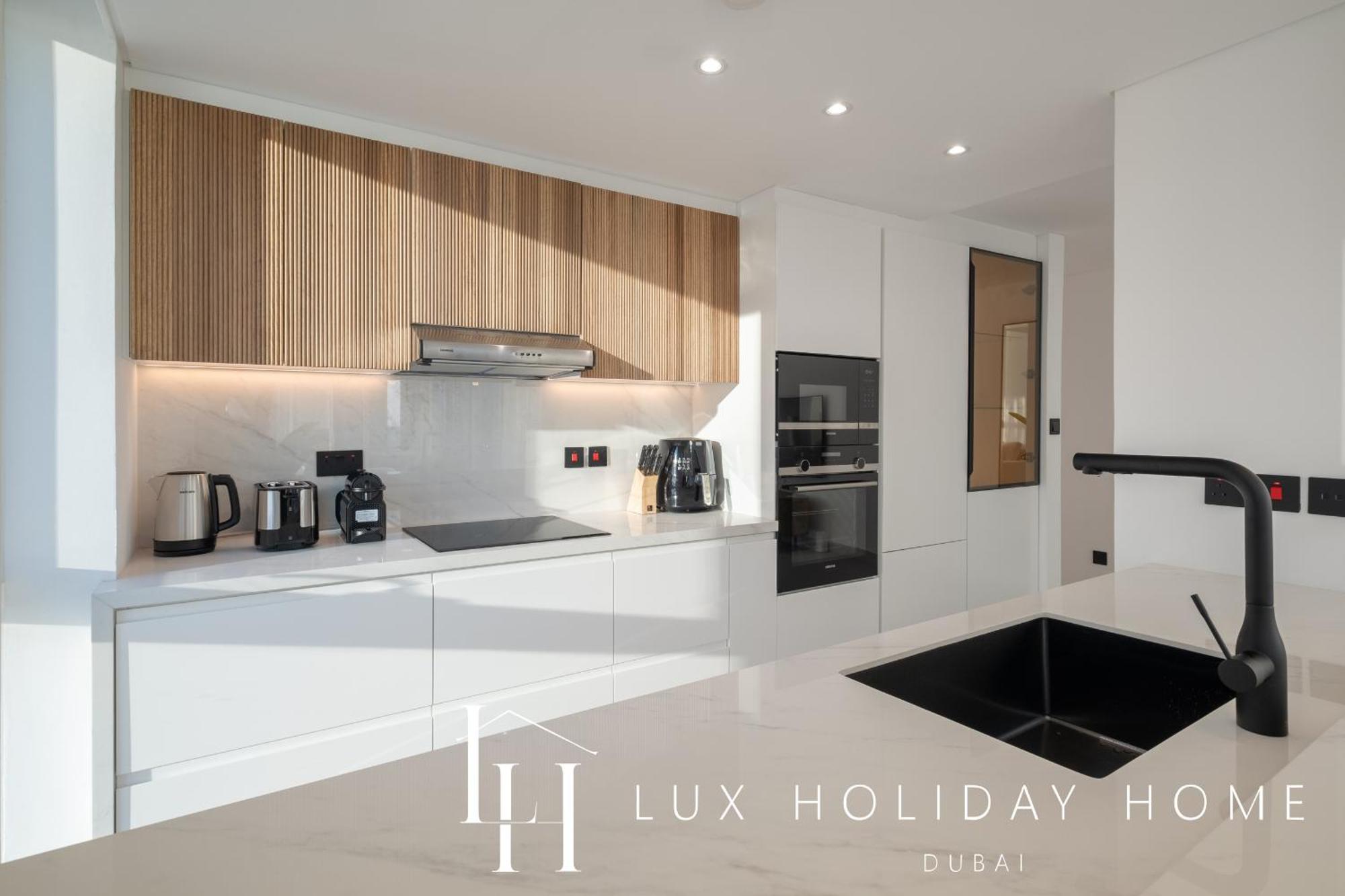 Lux The Majara Marina View Apartment