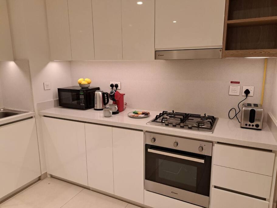 Downtown Views Ii - Vogue Two Bedroom With Balcony And Full Burj Khalifa View Dubai