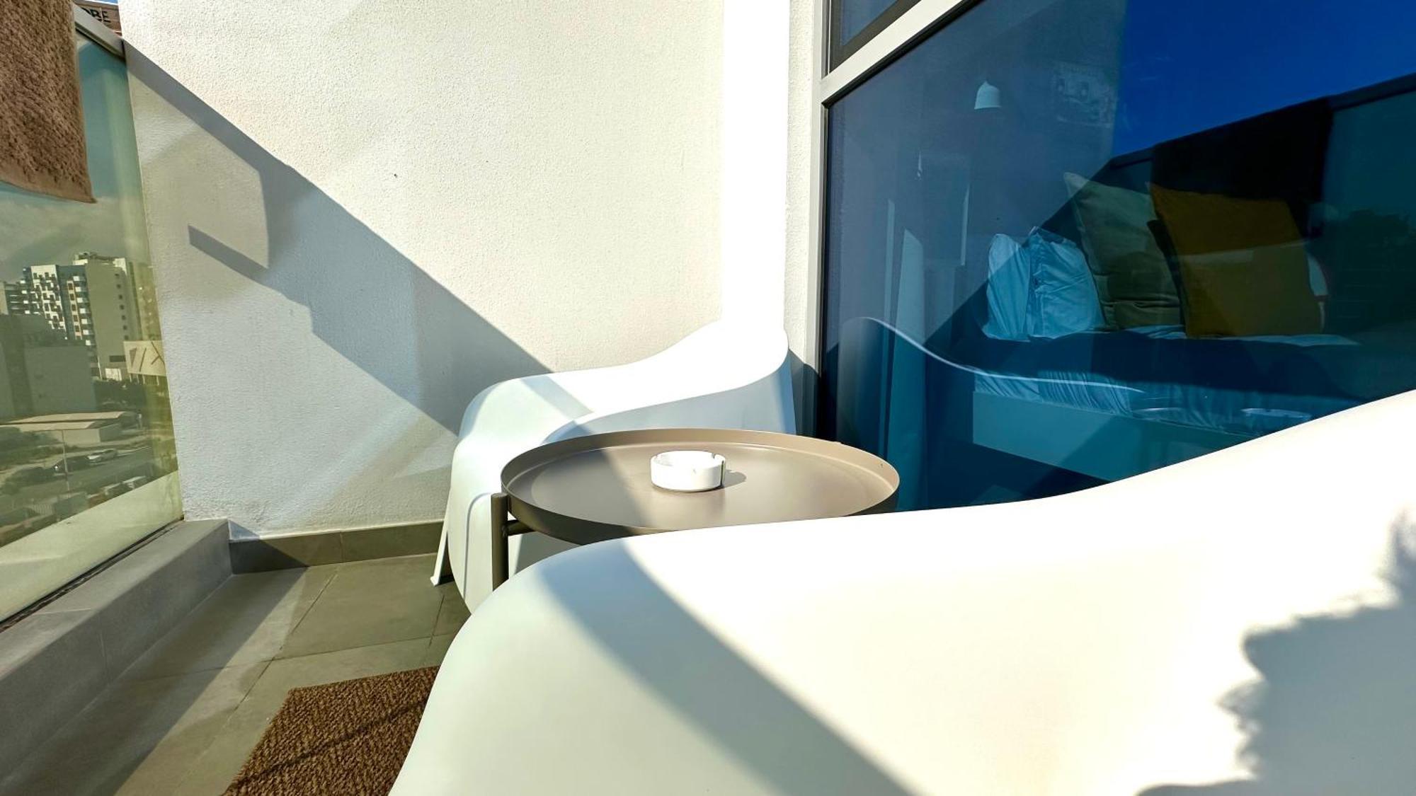 Luxury Bright Near With Pool View Apartment Dubai