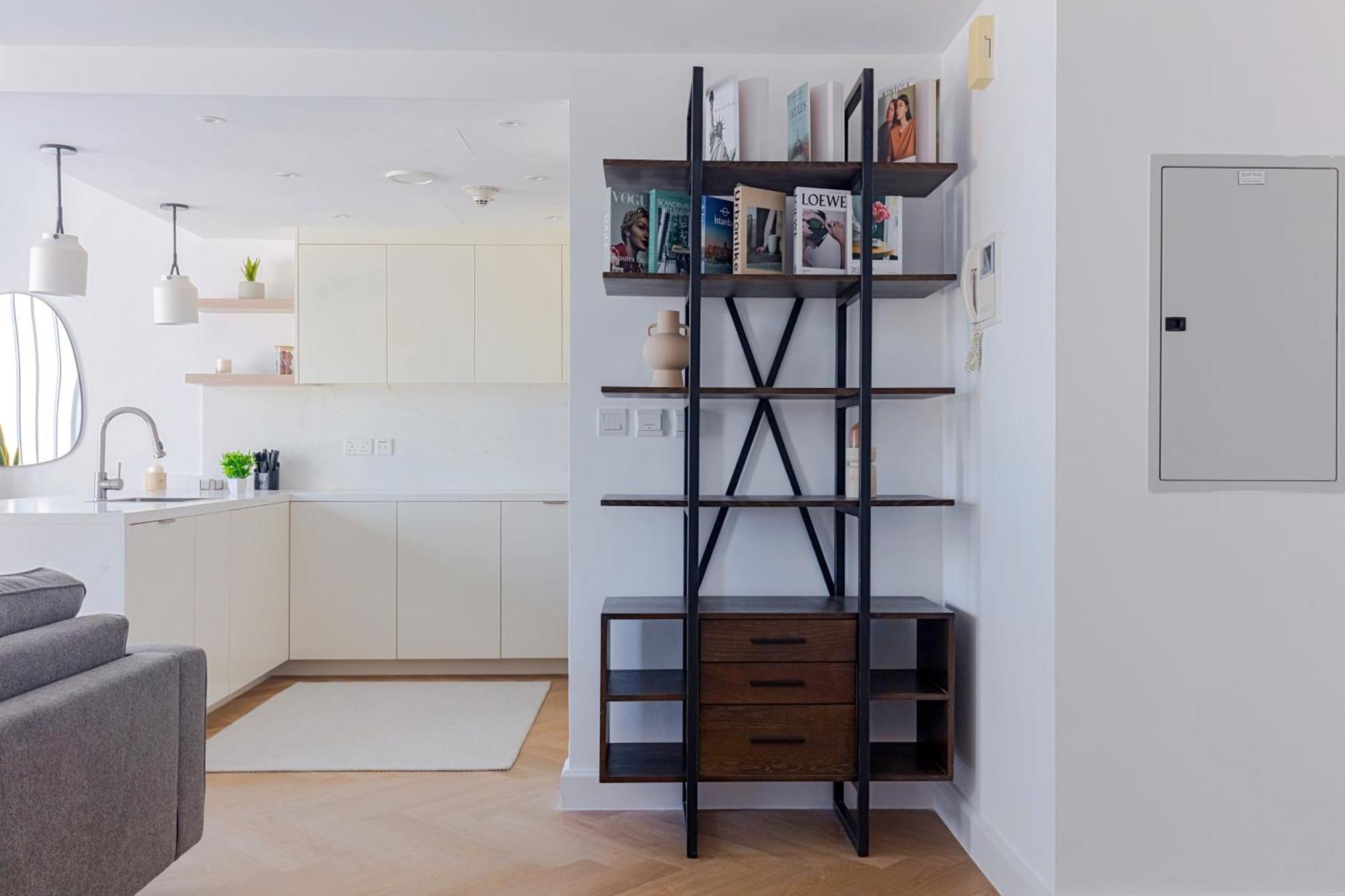 Stylish With Direct Access Marina Walk & Sleeps4 Dubai