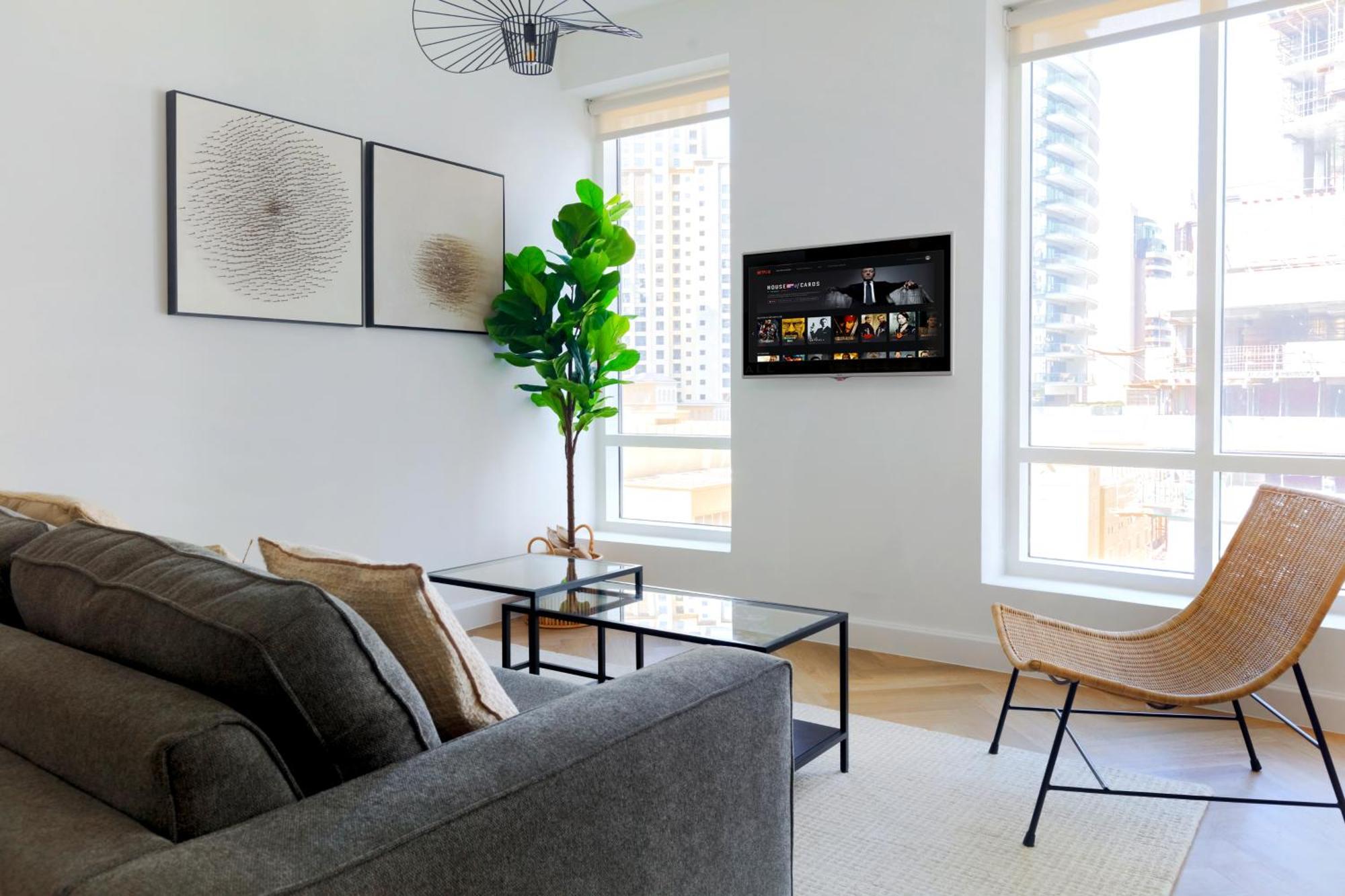 Stylish With Direct Access Marina Walk & Sleeps4