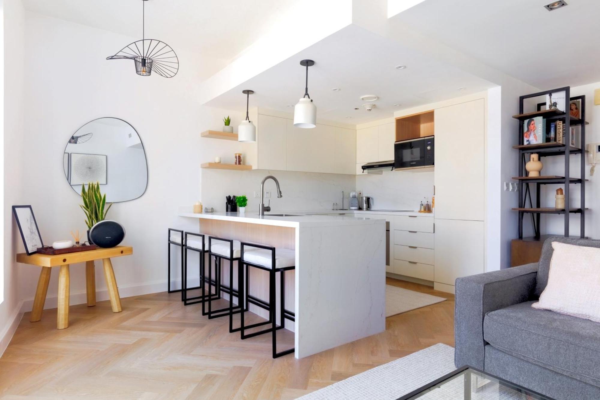 Stylish With Direct Access Marina Walk & Sleeps4 Apartment *