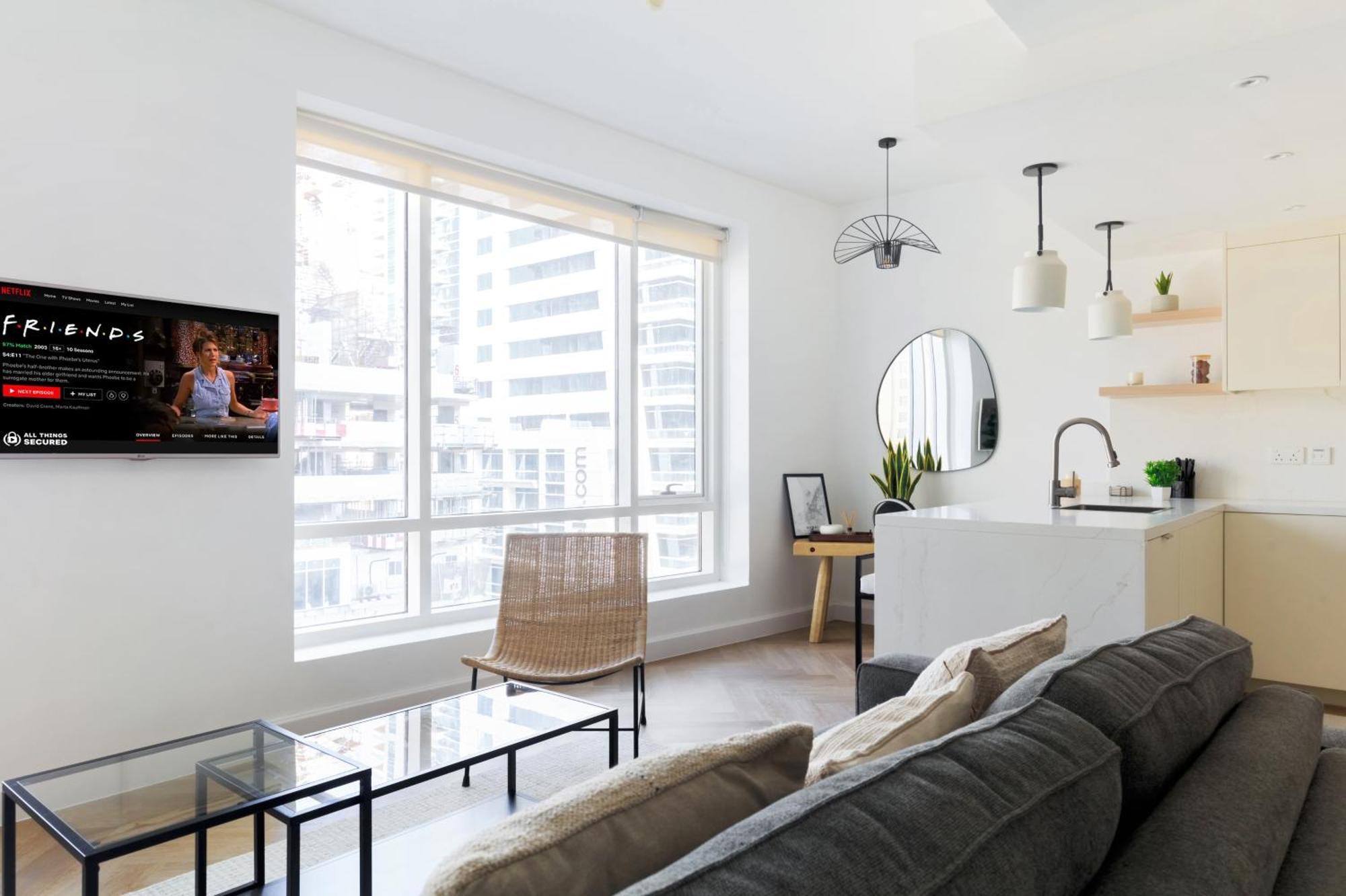 Stylish With Direct Access Marina Walk & Sleeps4 Apartment Dubai