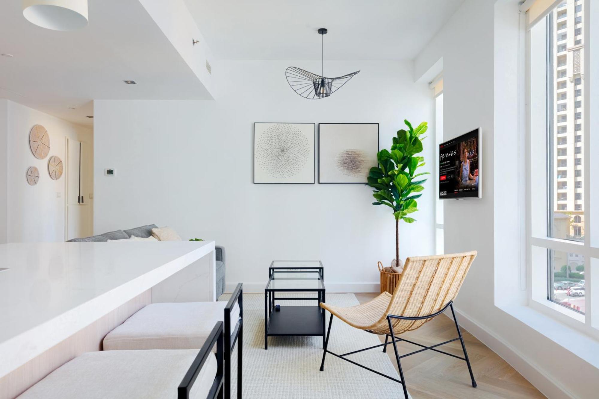 Stylish With Direct Access Marina Walk & Sleeps4 Dubai