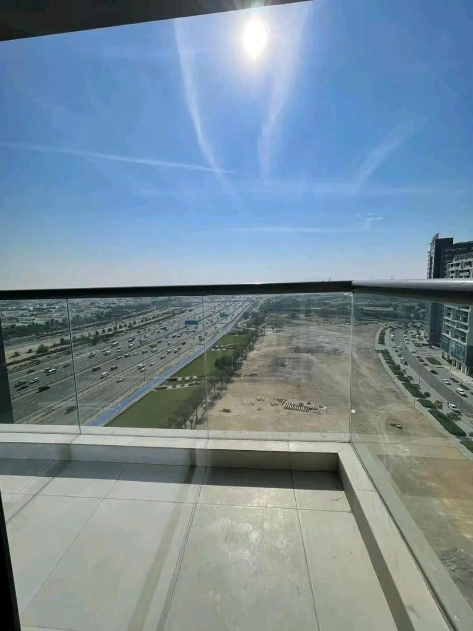 Pod Oval Tower * Dubai