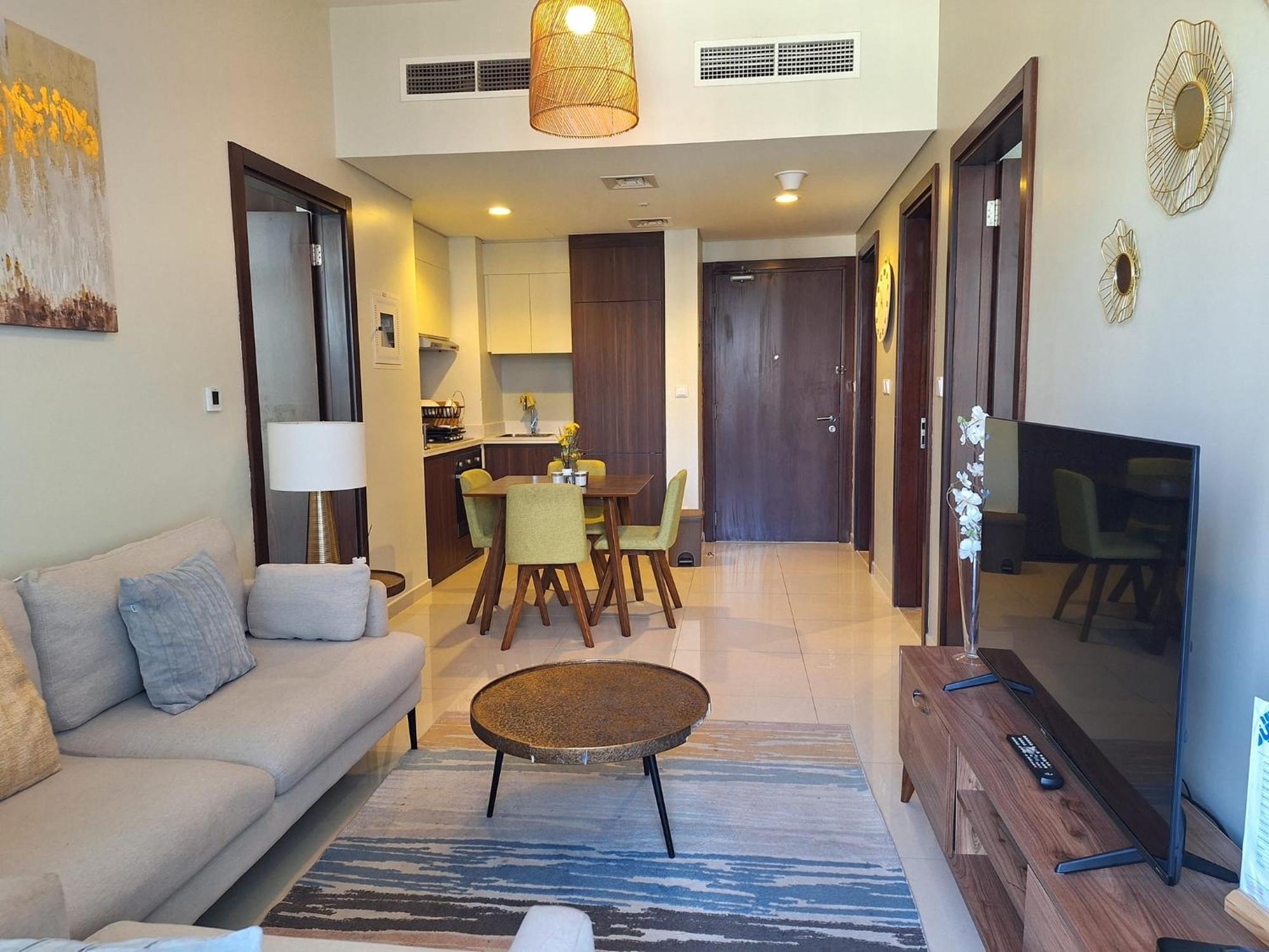 Burj Khalifa View! Modern 2br In Dubai's Business Bay Apartment *