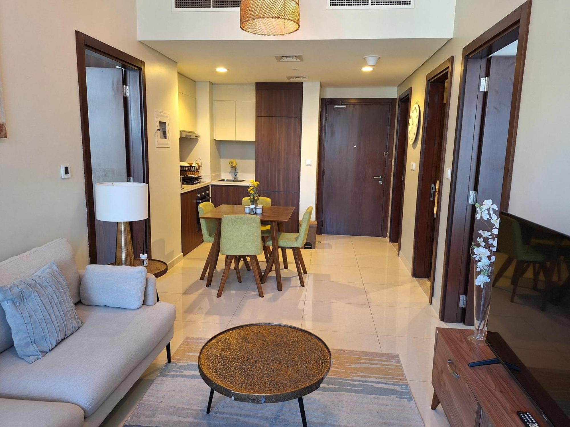 Burj Khalifa View! Modern 2br In Dubai's Business Bay Apartment