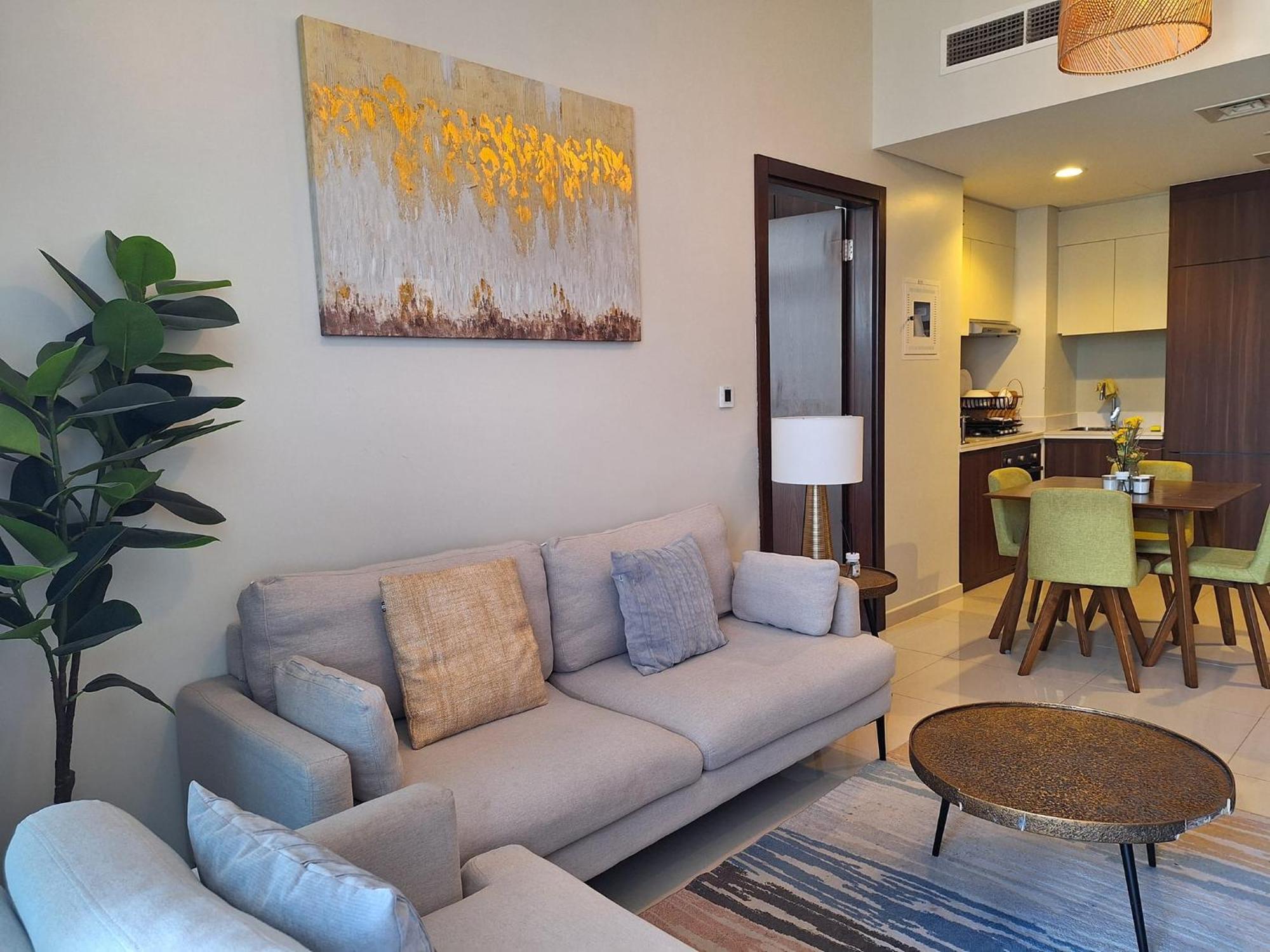 Burj Khalifa View! Modern 2br In Dubai's Business Bay