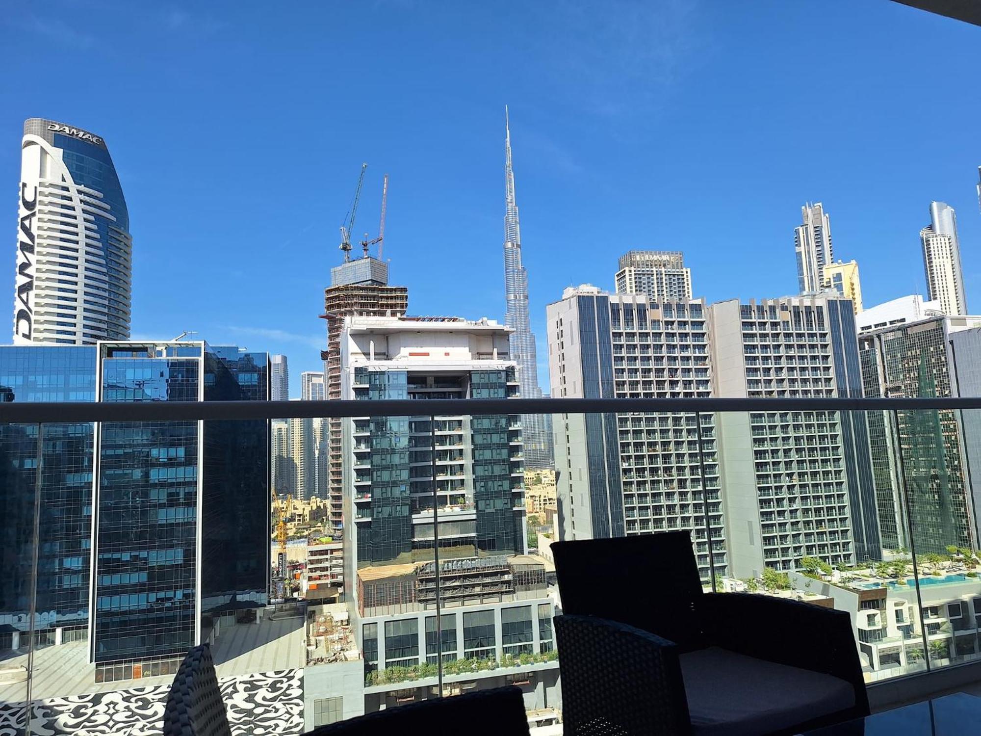 Burj Khalifa View! Modern 2br In Dubai's Business Bay Apartment *