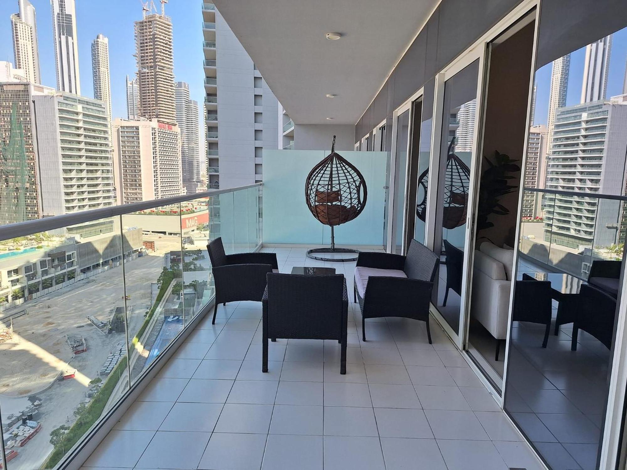 Burj Khalifa View! Modern 2br In Dubai's Business Bay *