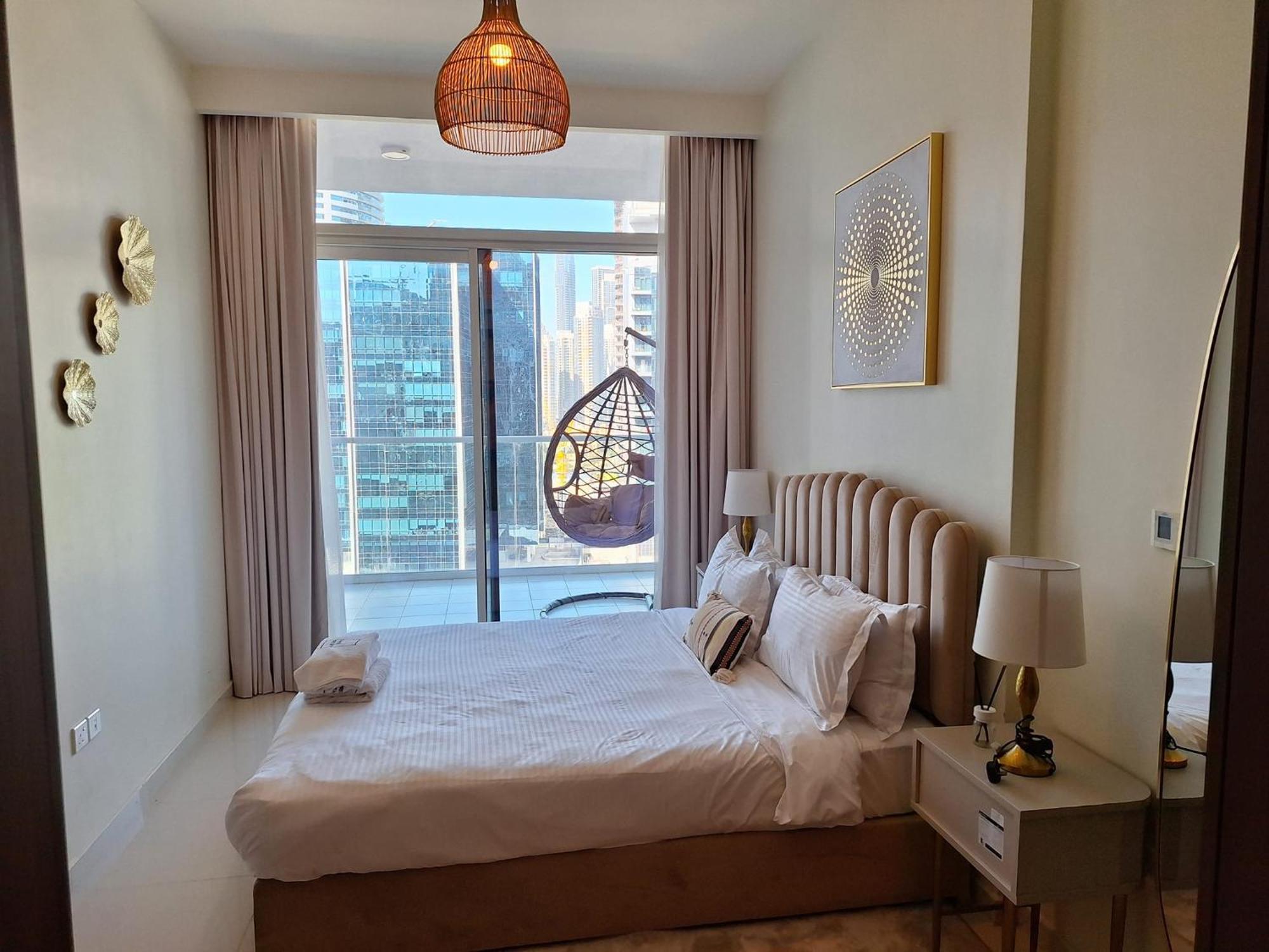 Apartment Burj Khalifa View! Modern 2br In Dubai's Business Bay *