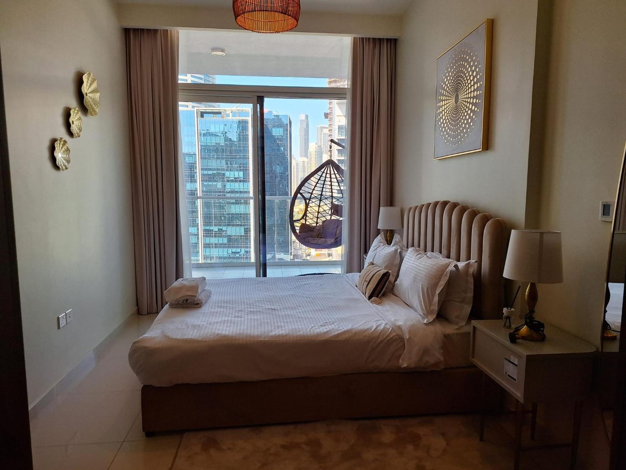Burj Khalifa View! Modern 2br In Dubai's Business Bay
