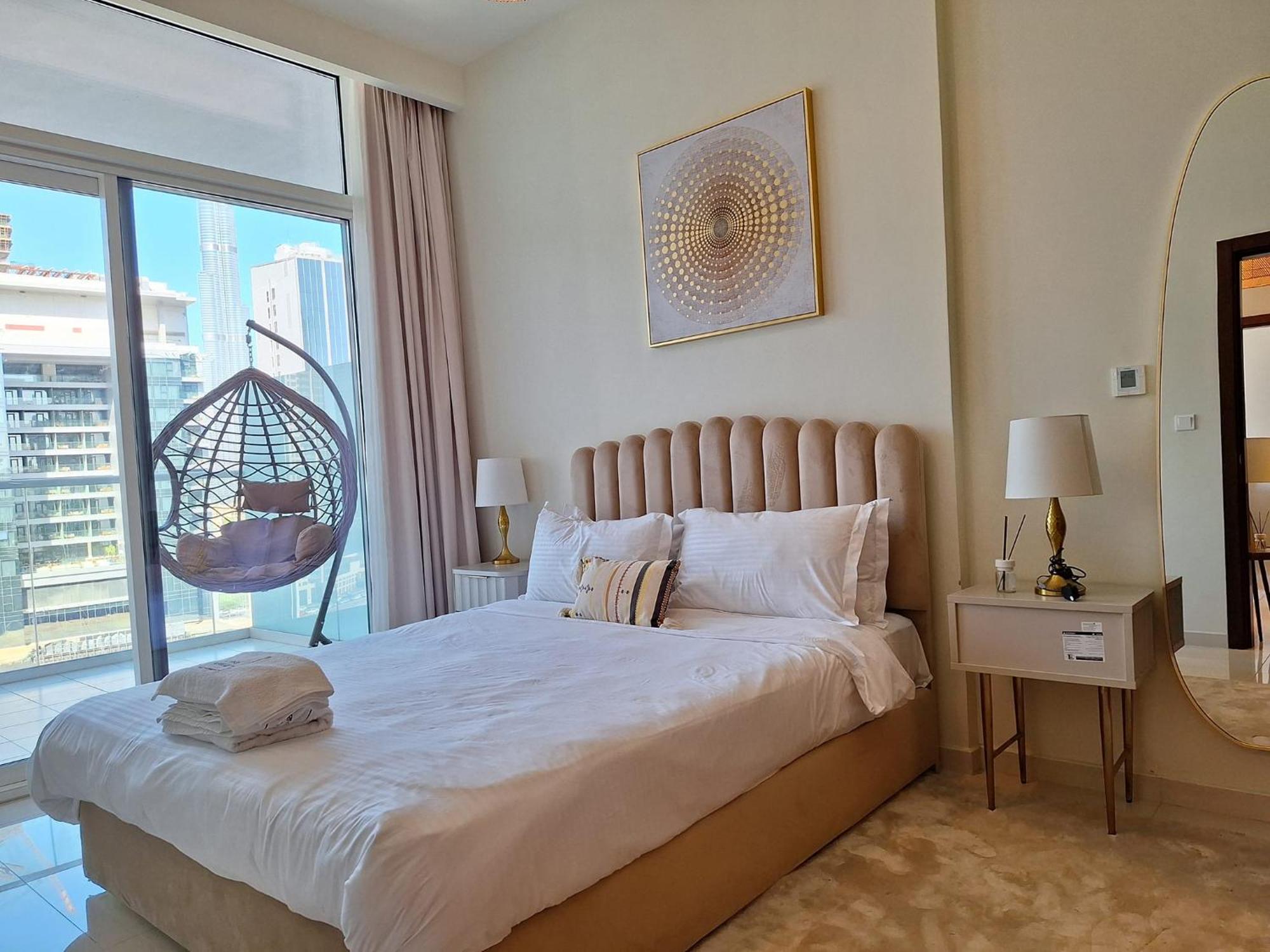 Burj Khalifa View! Modern 2br In Dubai's Business Bay *