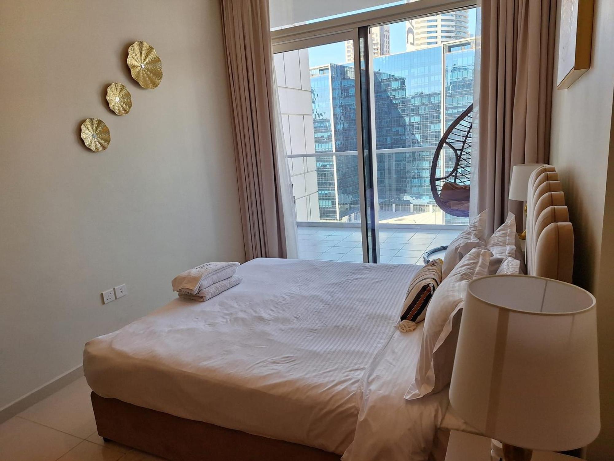Burj Khalifa View! Modern 2br In Dubai's Business Bay Apartment