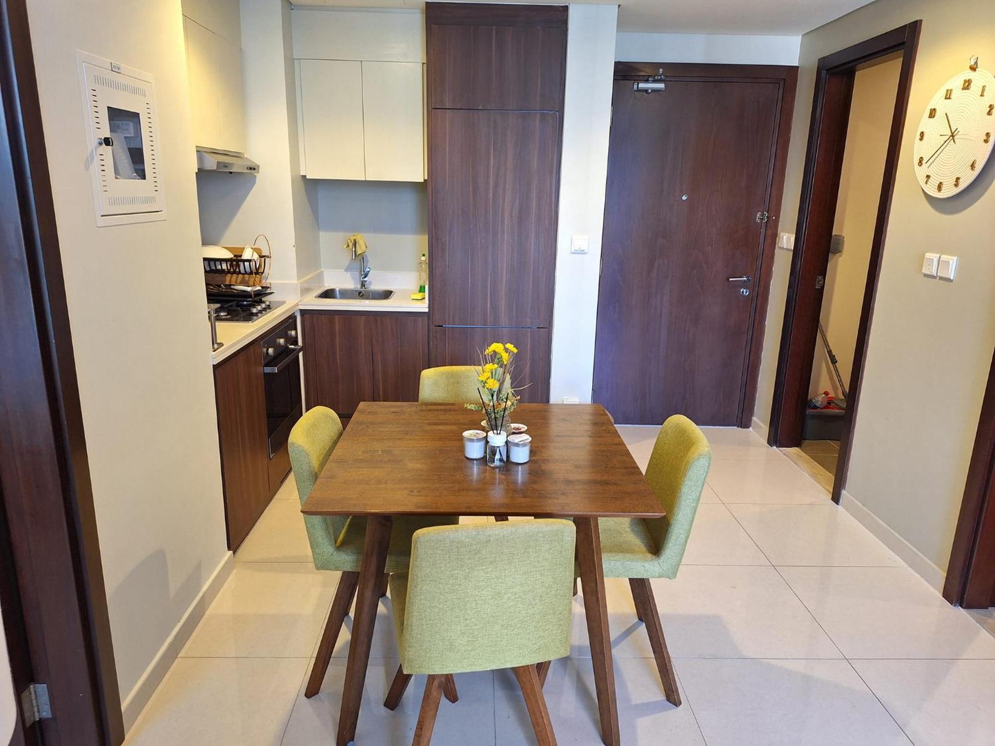 Burj Khalifa View! Modern 2br In Dubai's Business Bay Apartment *