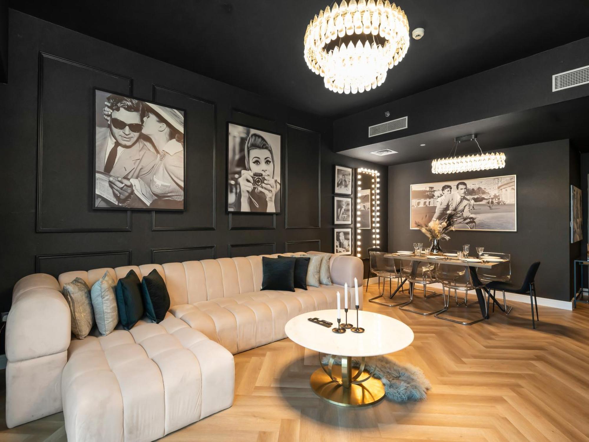 Glamorous Full Fountain View High Floor 4 Bedroom
