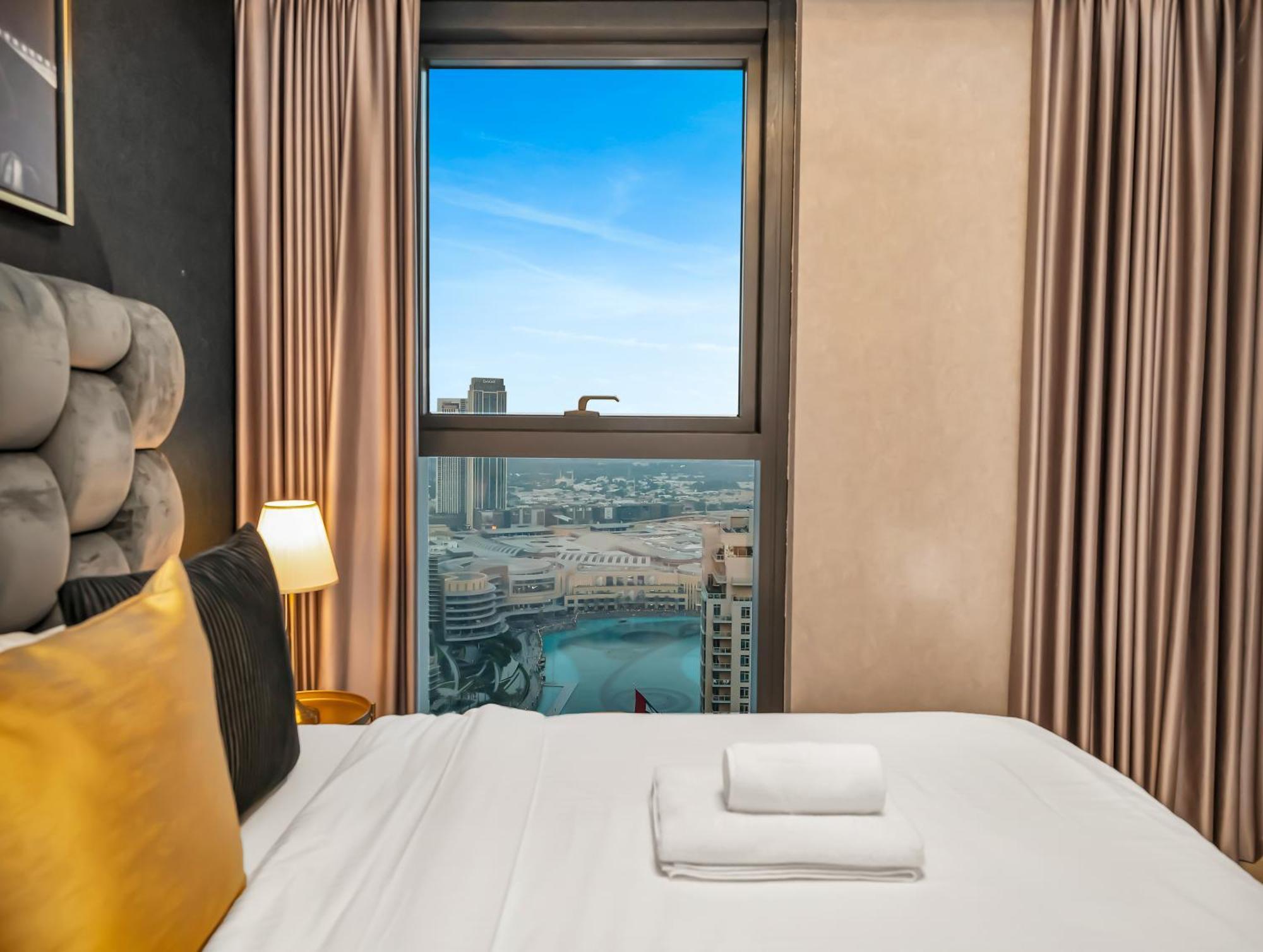 Glamorous Full Fountain View High Floor 4 Bedroom
