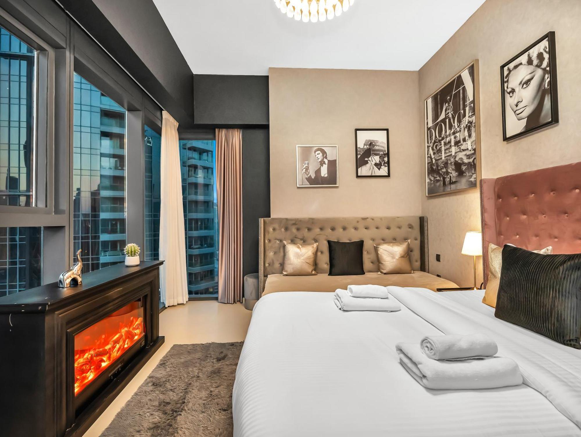 Glamorous Full Fountain View High Floor 4 Bedroom Apartment *