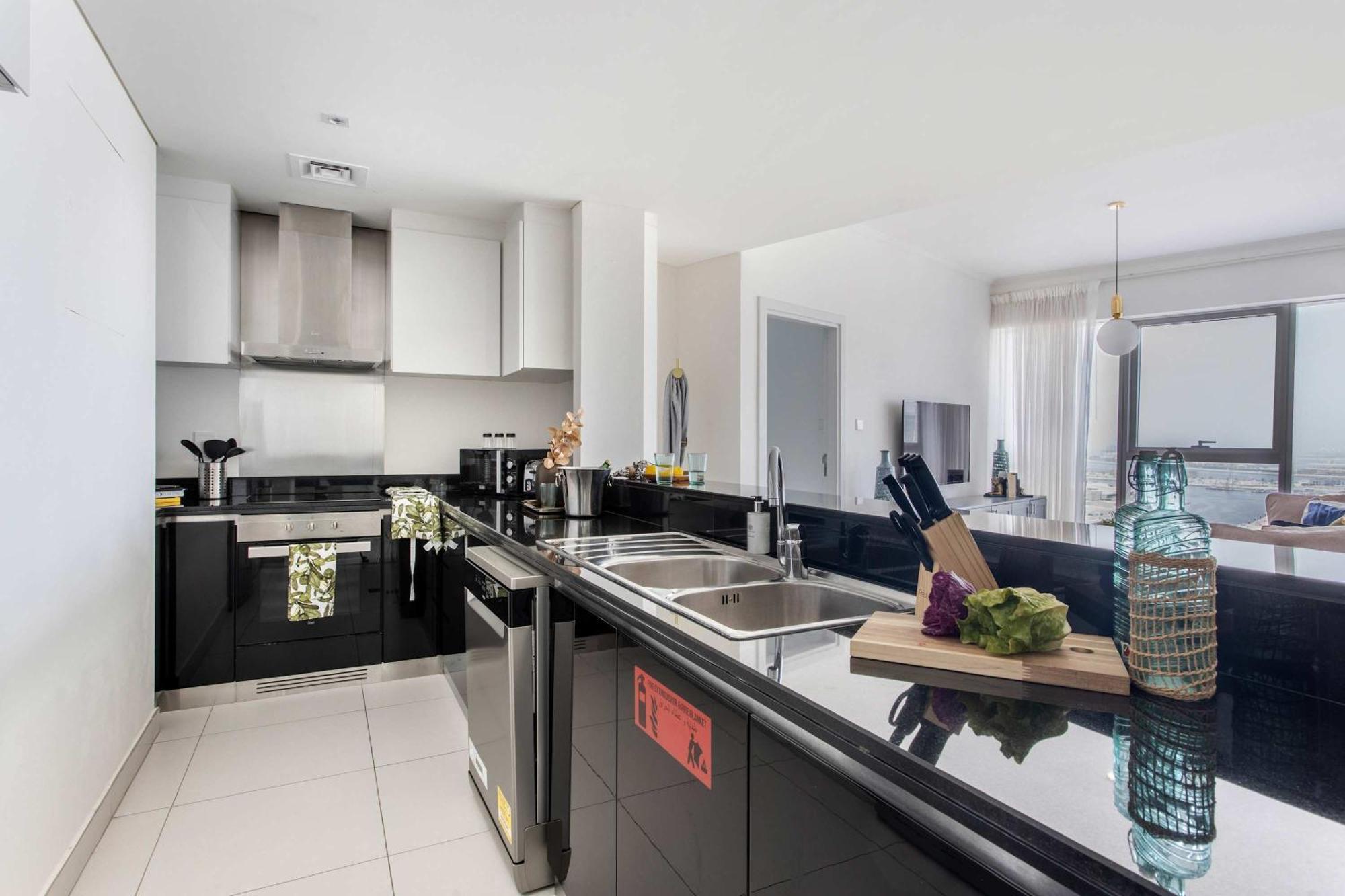 Frank Porter - Damac Heights * Dubai