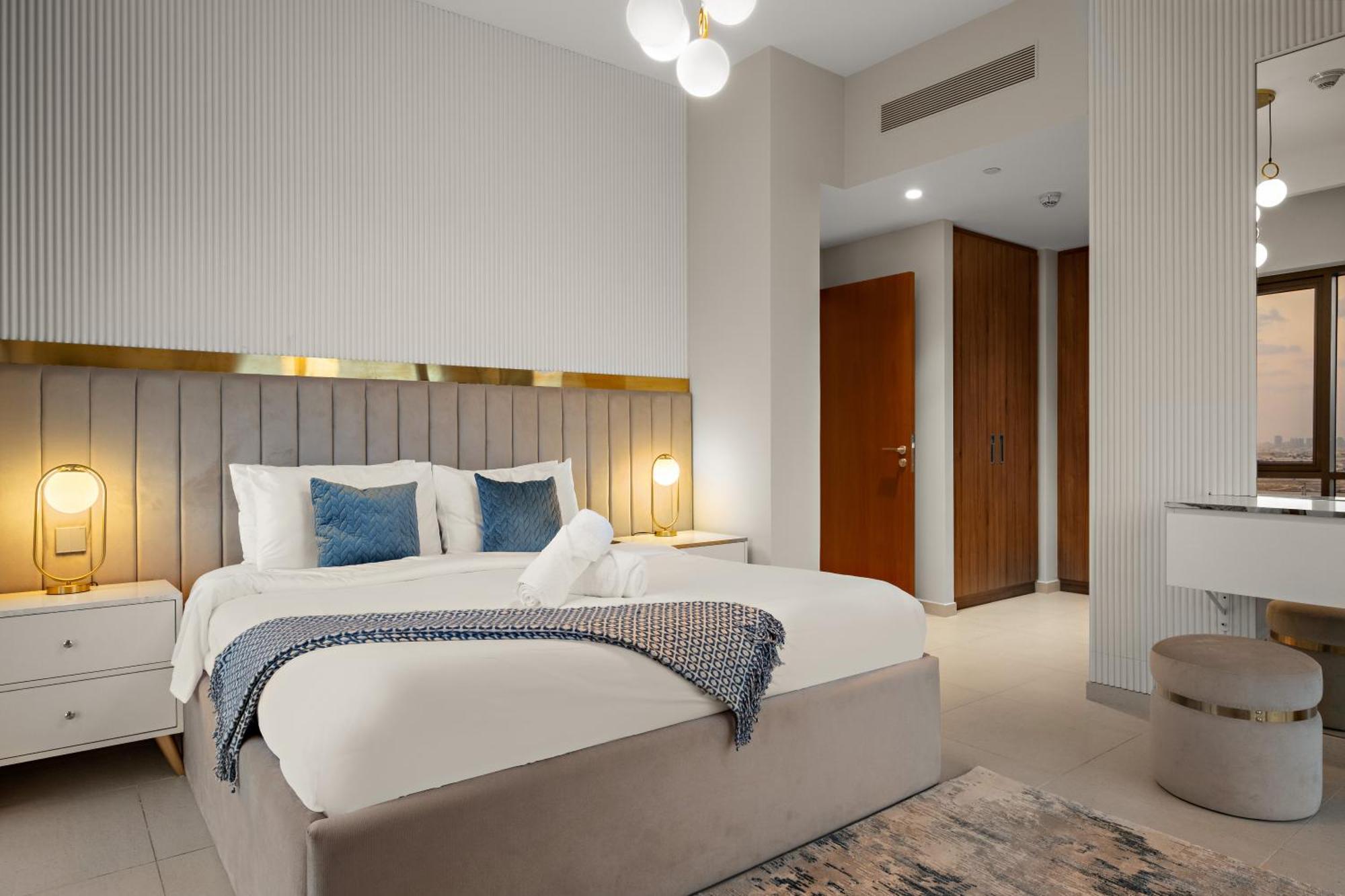 Apartment Deluxe 2br In Creek Harbour With Private Beach Access *