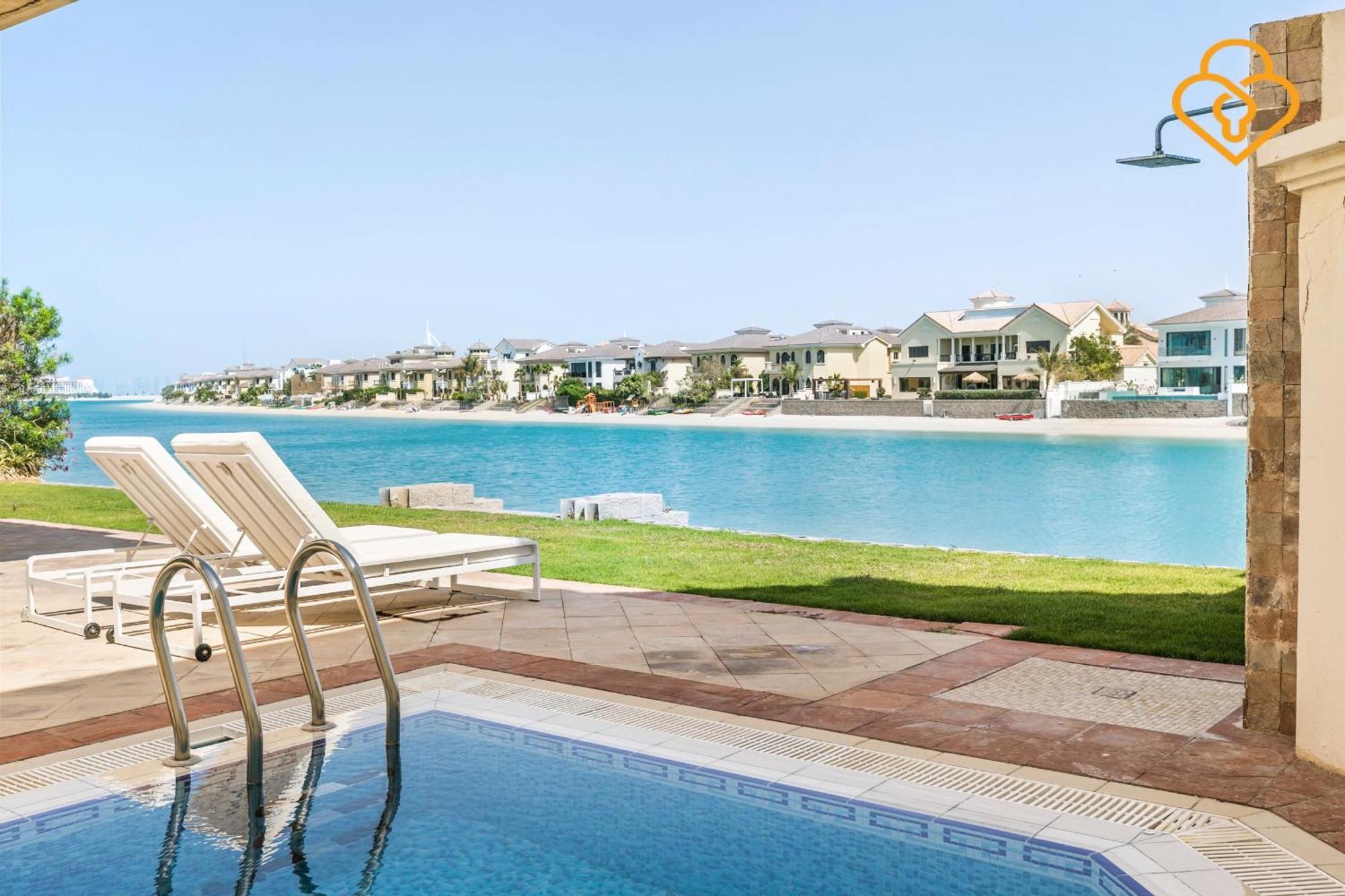 Keysplease Upgraded 4 Bedroom W Private Beach, Palm Villa *