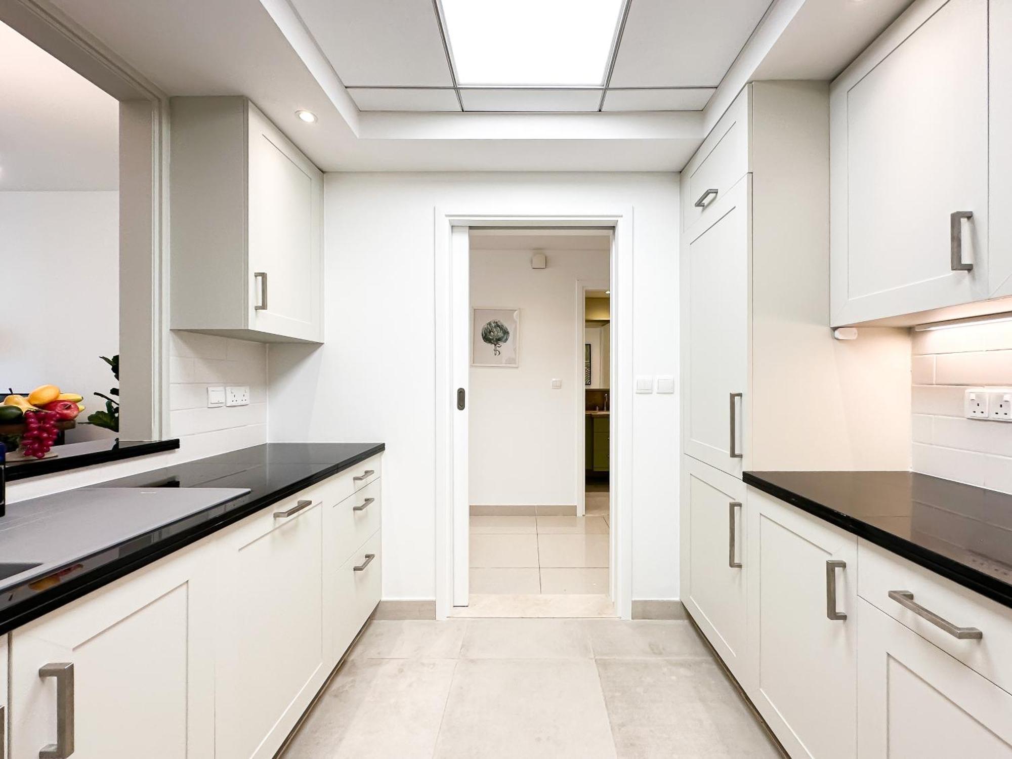 Trophy - 29 Boulevard Tower Downtown Apartment