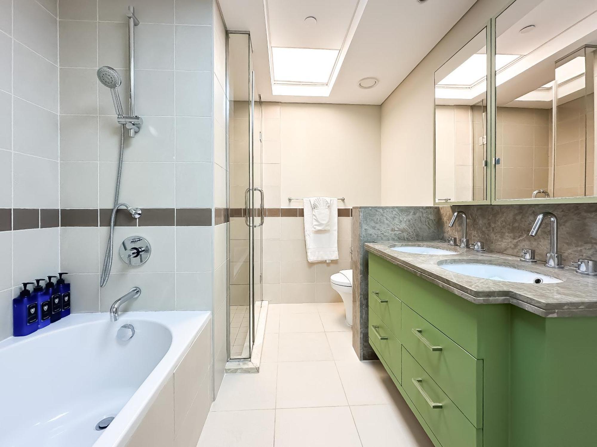 Trophy - 29 Boulevard Tower Downtown Apartment *