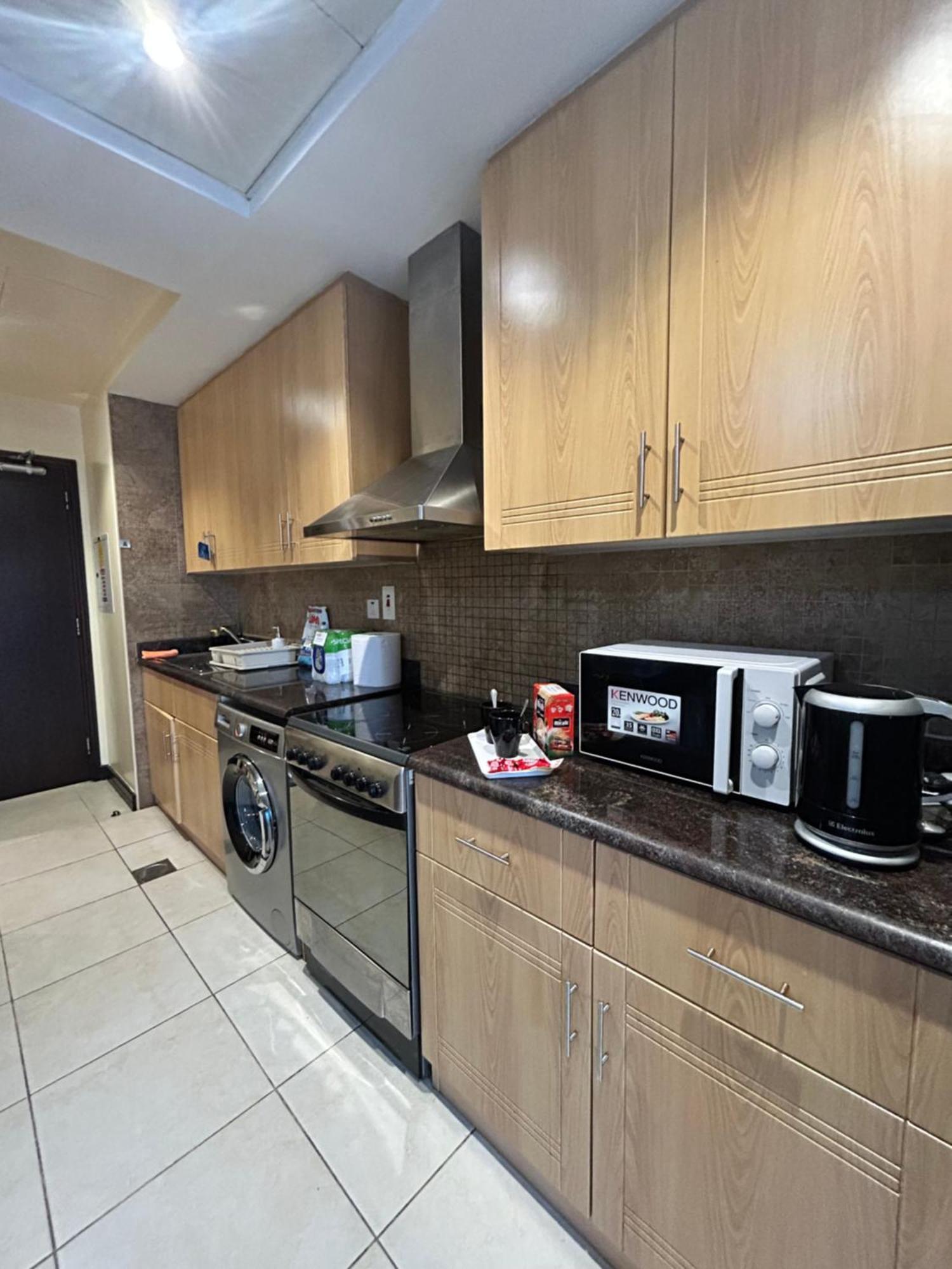 Click - Jlt - & Balcony Lakes View Entire -jn * Dubai