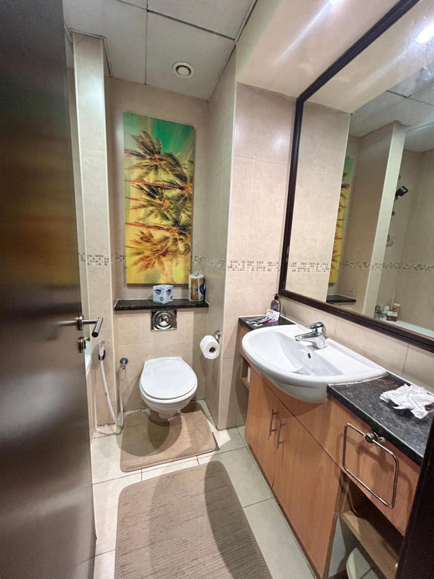 Click - Jlt - & Balcony Lakes View Entire -jn Apartment *