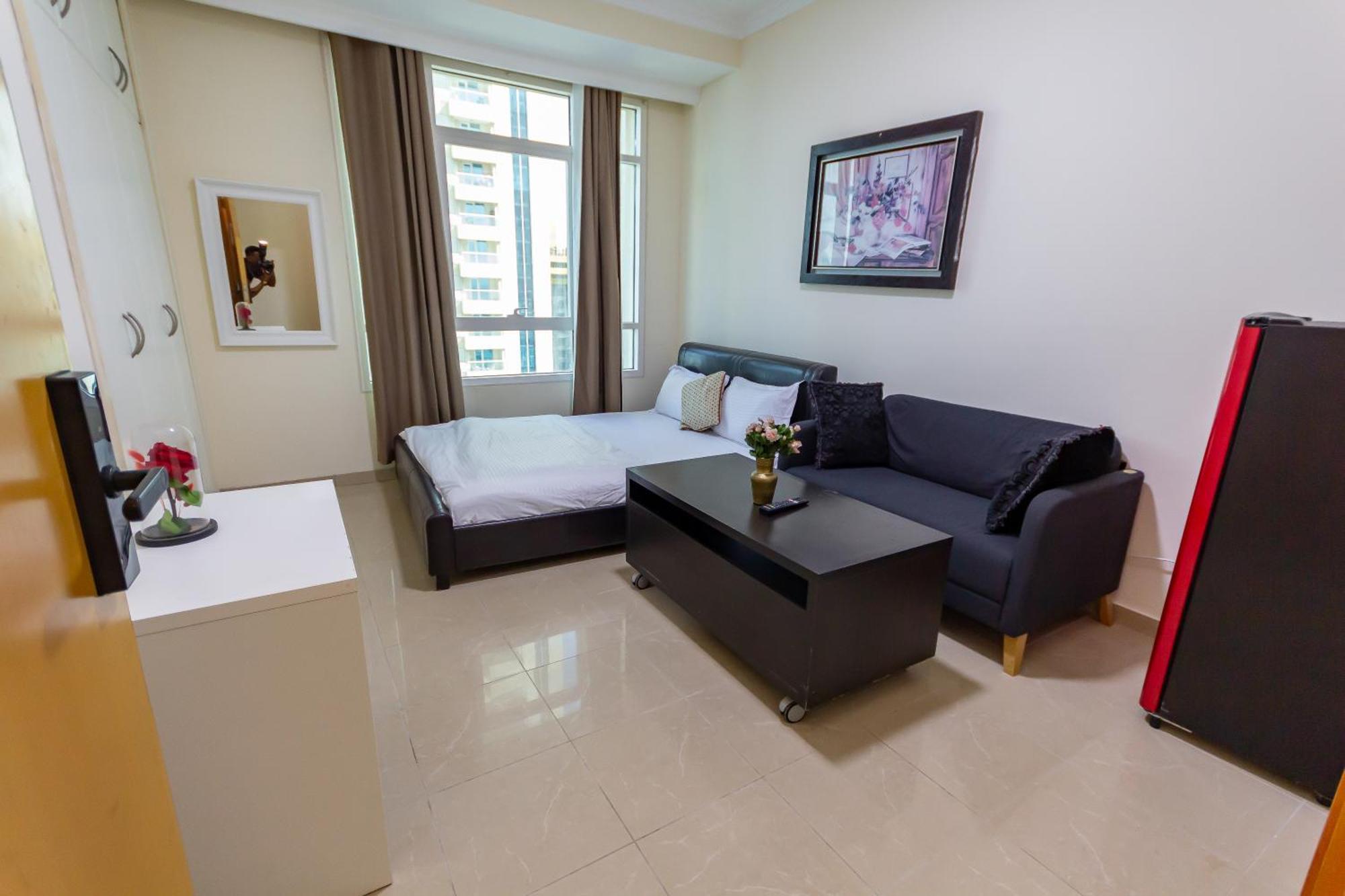 Spacious For Girls In Marina فتيات فقط Apartment Dubai