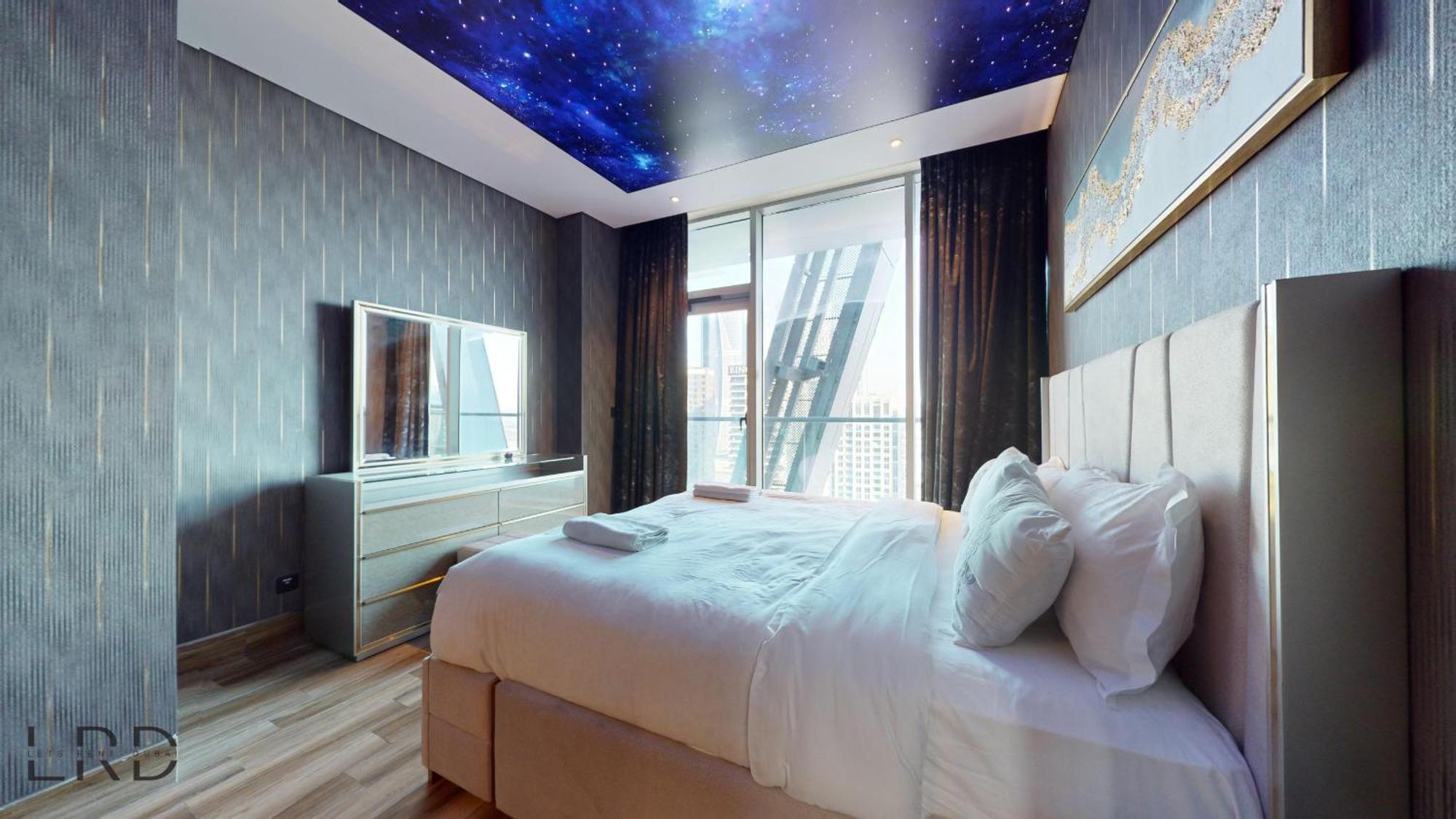 Stunning 2-bed With Canal View Dubai
